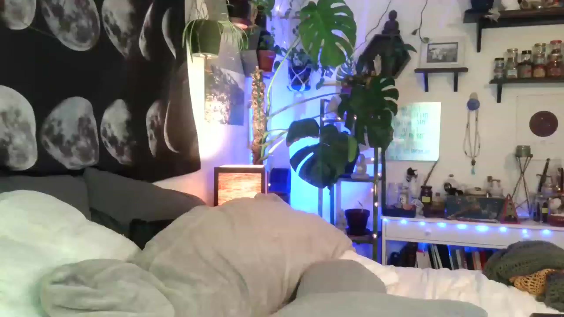 Gallery image thumbnail from LunarLexxx's myfreecams stream on, 04/28/2023, 08:12 image 5 of 20