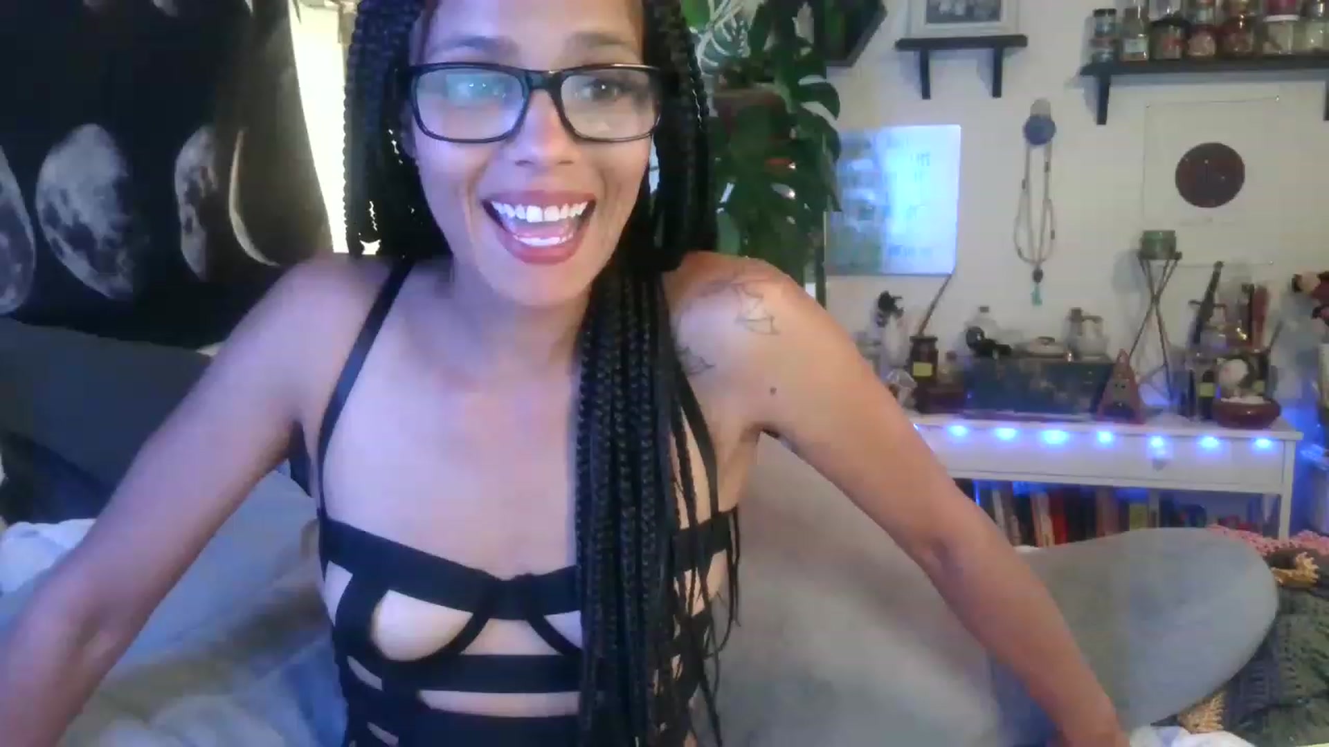 Gallery image thumbnail from LunarLexxx's myfreecams stream on, 04/30/2023, 08:39 image 19 of 20