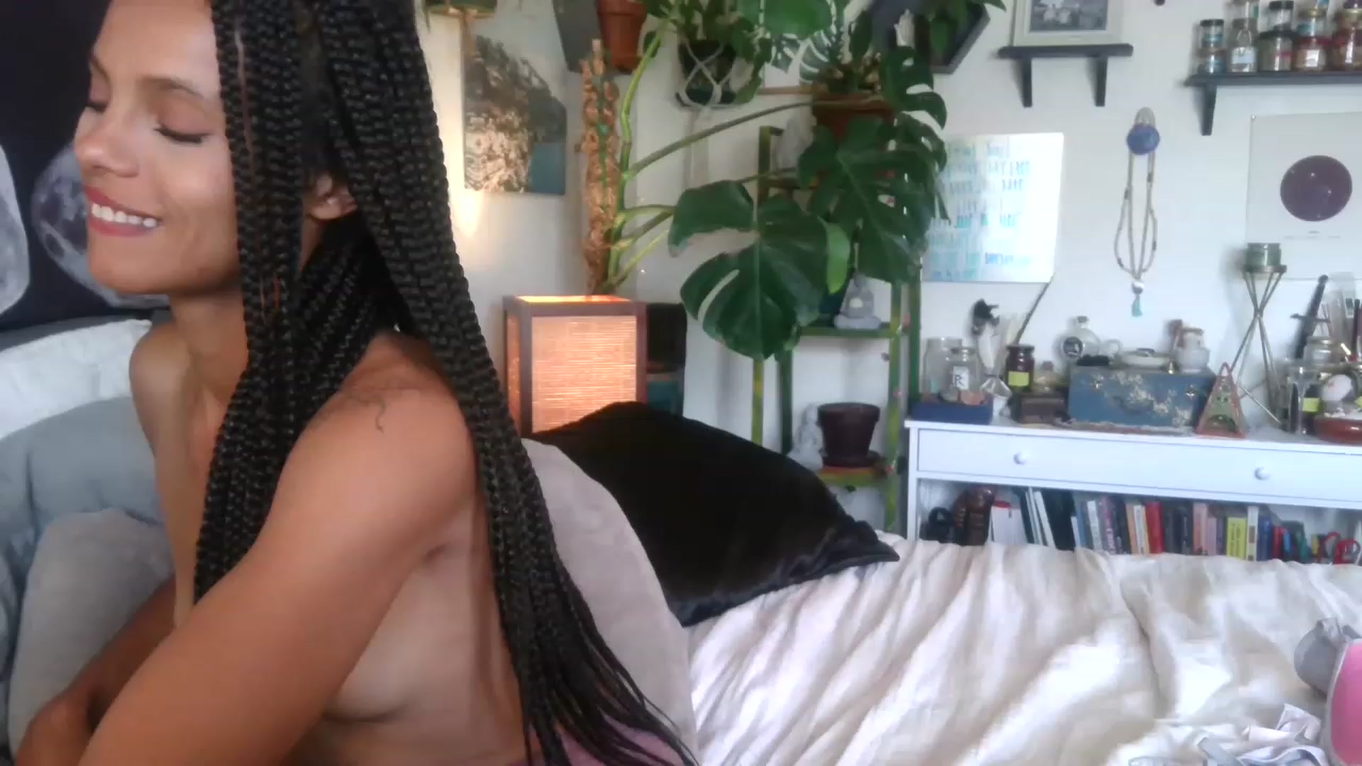 Gallery image thumbnail from LunarLexxx's myfreecams stream on, 05/02/2023, 18:55 image 16 of 20