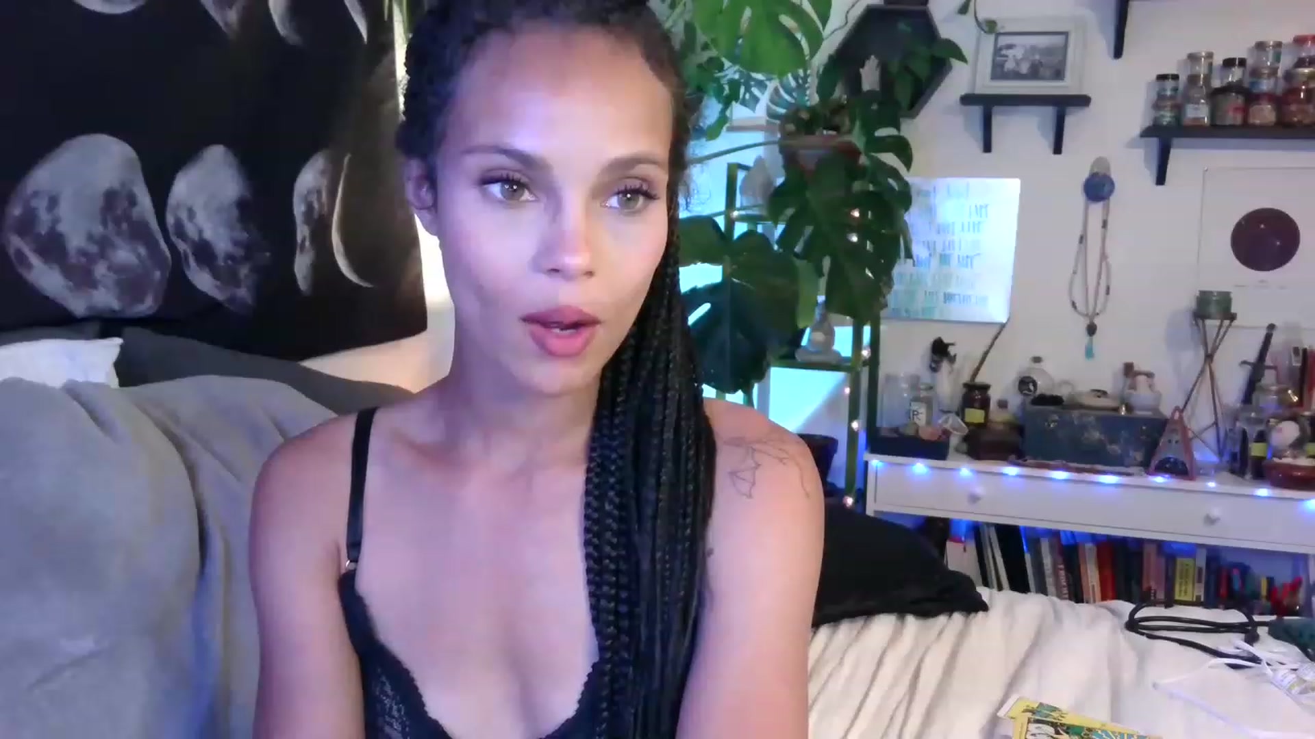 Gallery image thumbnail from LunarLexxx's myfreecams stream on, 05/03/2023, 07:28 image 15 of 20