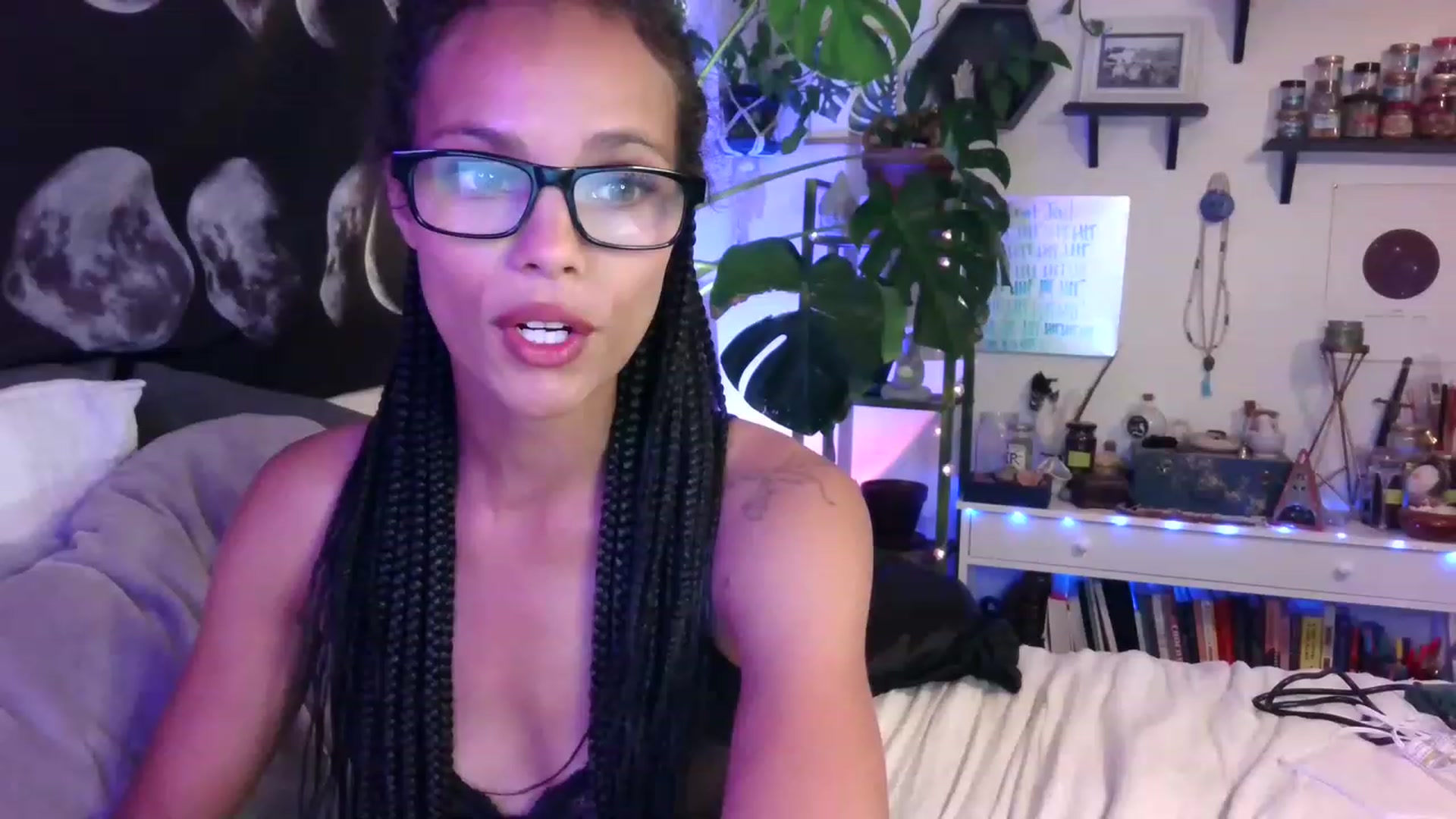 Gallery image thumbnail from LunarLexxx's myfreecams stream on, 05/03/2023, 07:28 image 1 of 20