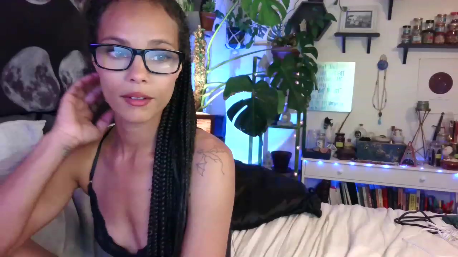 Gallery image thumbnail from LunarLexxx's myfreecams stream on, 05/03/2023, 07:28 image 5 of 20