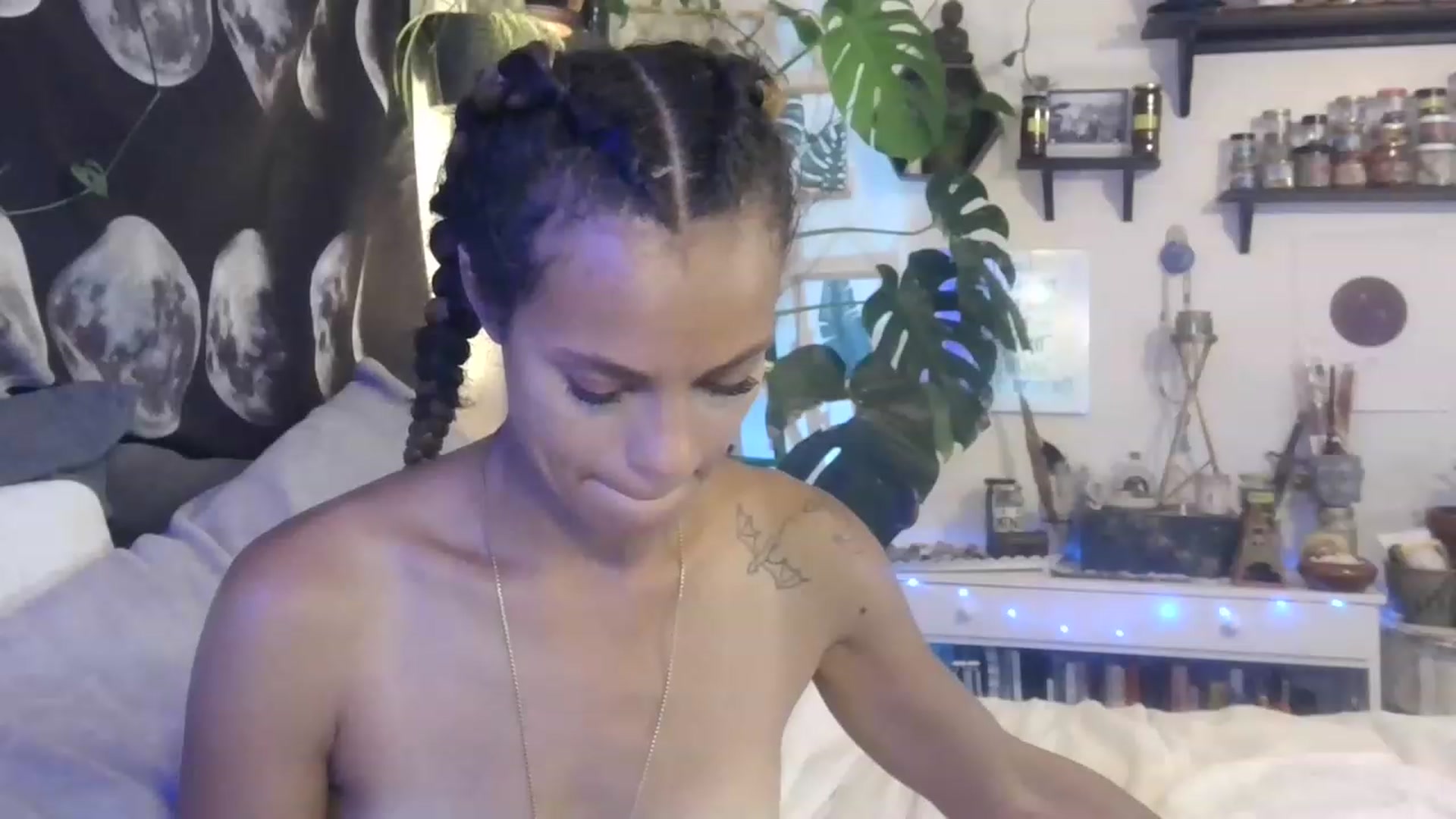 Gallery image thumbnail from LunarLexxx's myfreecams stream on, 05/24/2023, 10:38 image 18 of 20