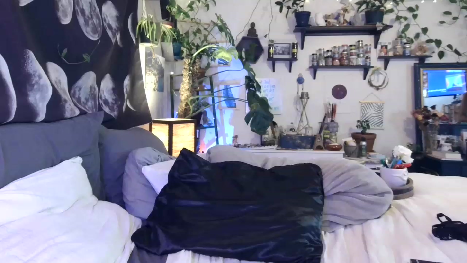Gallery image thumbnail from LunarLexxx's myfreecams stream on, 05/26/2023, 08:40 image 2 of 20