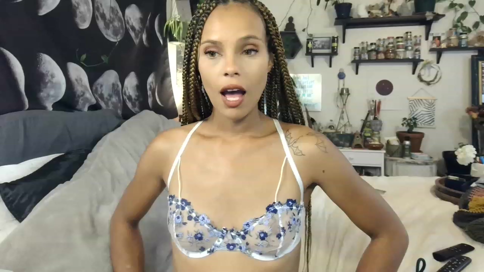 Gallery image thumbnail from LunarLexxx's myfreecams stream on, 05/27/2023, 08:16 image 14 of 20