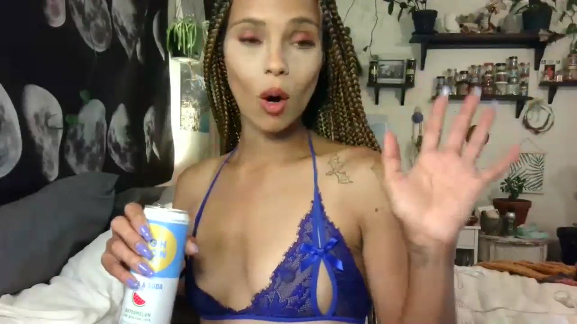 Gallery image thumbnail from LunarLexxx's myfreecams stream on, 06/06/2023, 07:33 image 2 of 20