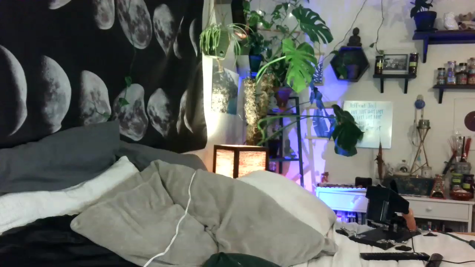 Gallery image thumbnail from LunarLexxx's myfreecams stream on, 06/18/2023, 10:23 image 5 of 20