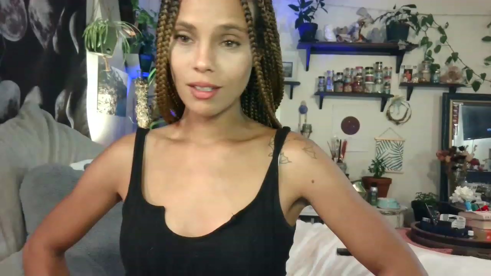Gallery image thumbnail from LunarLexxx's myfreecams stream on, 06/22/2023, 10:10 image 18 of 20