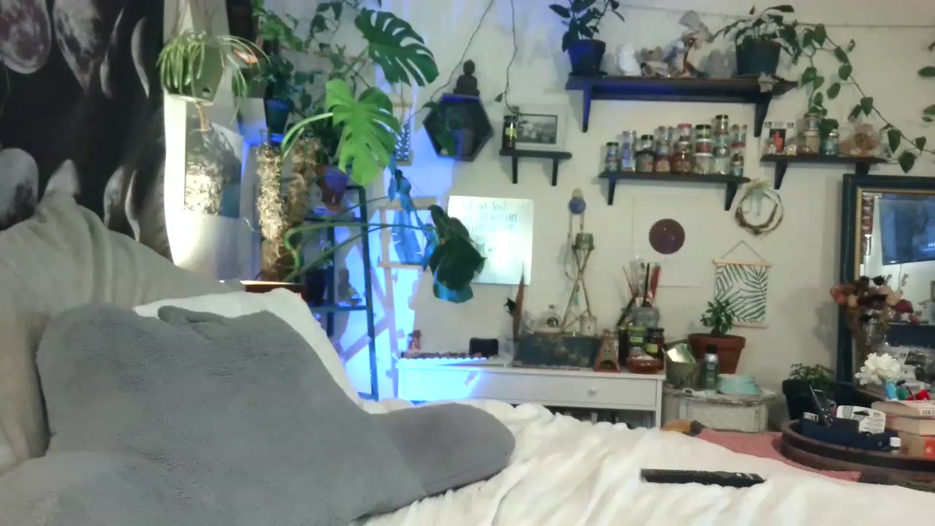 Gallery image thumbnail from LunarLexxx's myfreecams stream on, 06/22/2023, 10:10 image 13 of 20