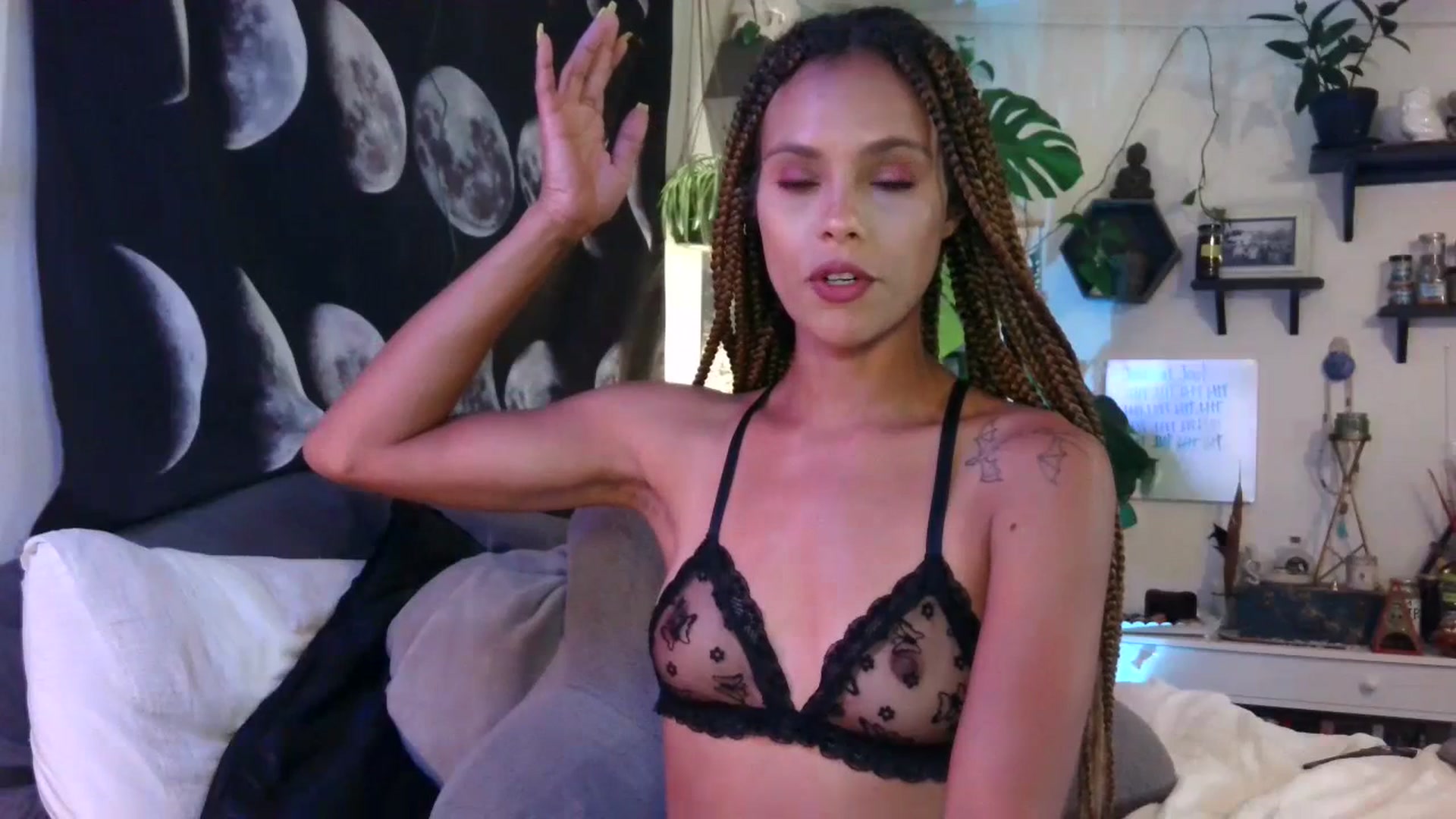 Gallery image thumbnail from LunarLexxx's myfreecams stream on, 06/23/2023, 07:31 image 6 of 20