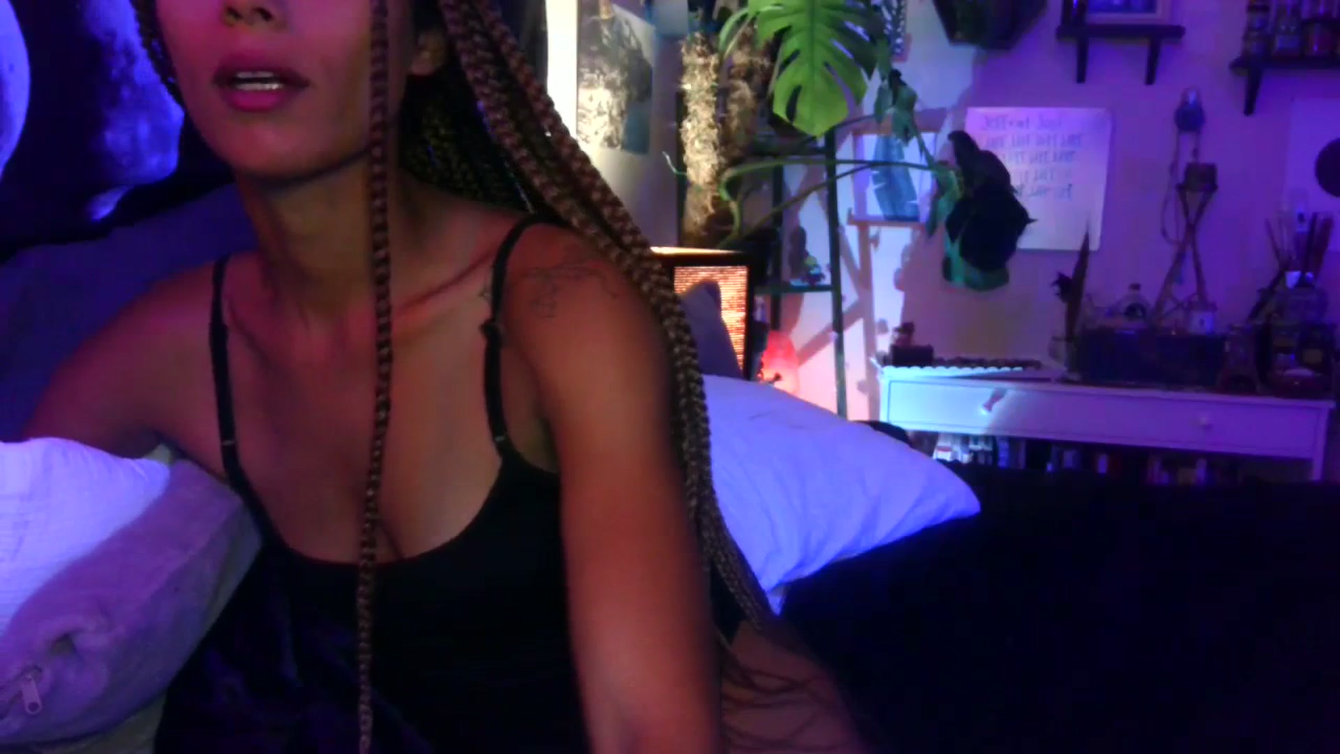 Gallery image thumbnail from LunarLexxx's myfreecams stream on, 06/28/2023, 08:27 image 6 of 20