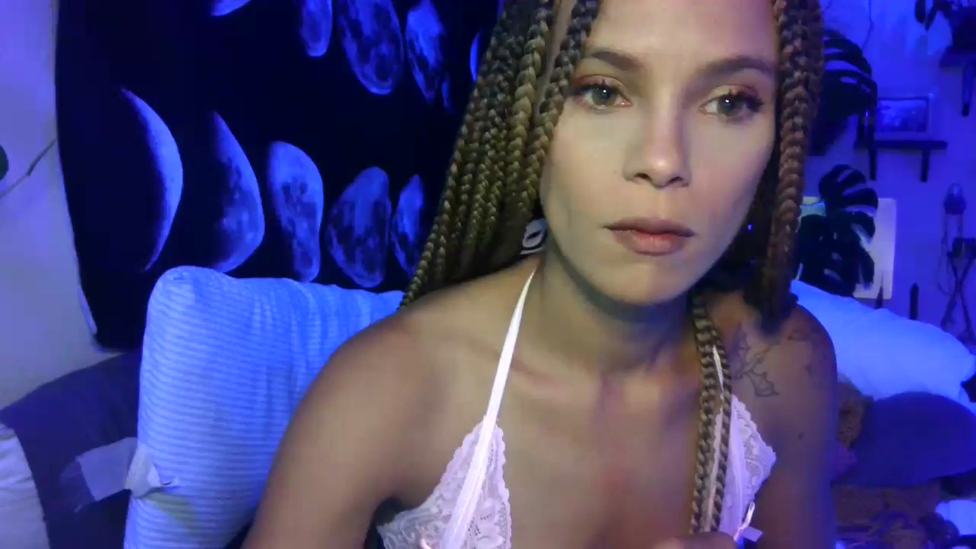 Gallery image thumbnail from LunarLexxx's myfreecams stream on, 07/10/2023, 08:44 image 17 of 20