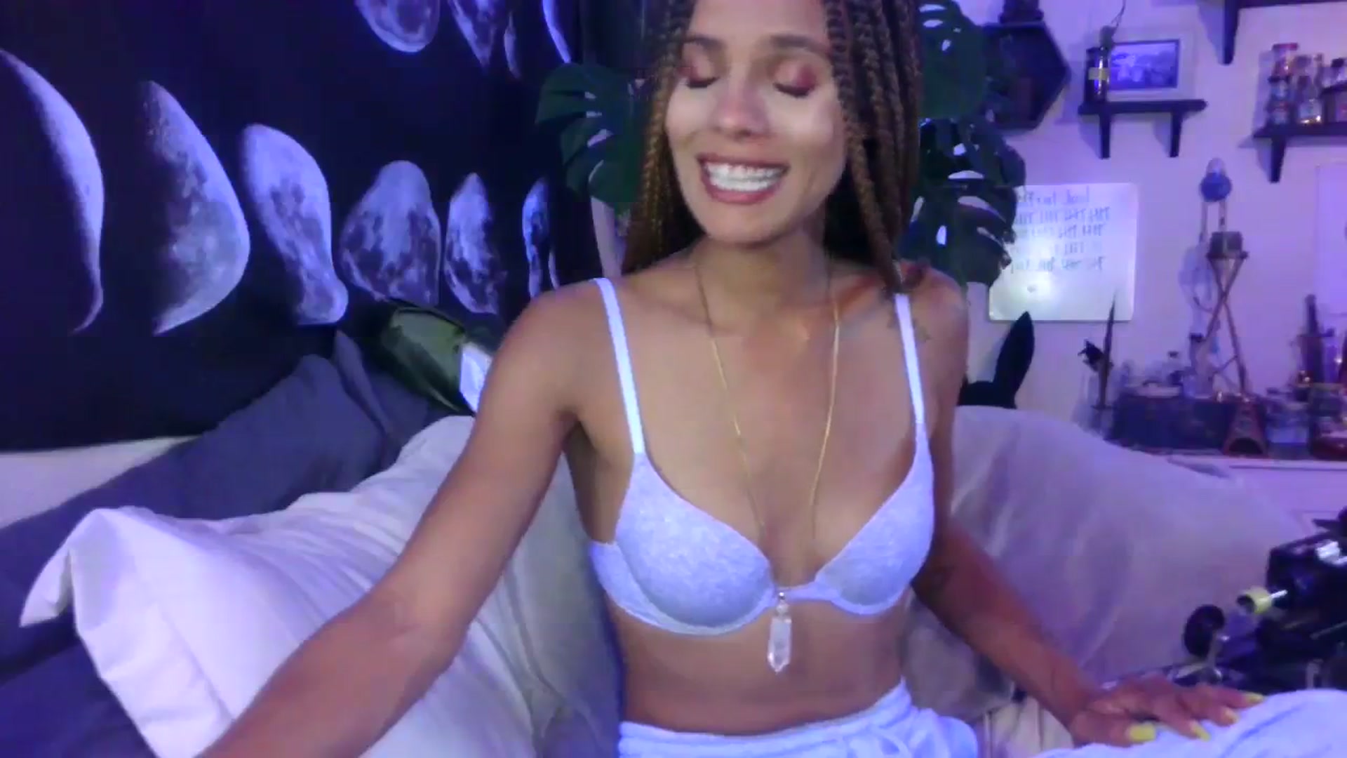 Gallery image thumbnail from LunarLexxx's myfreecams stream on, 07/25/2023, 08:14 image 20 of 20