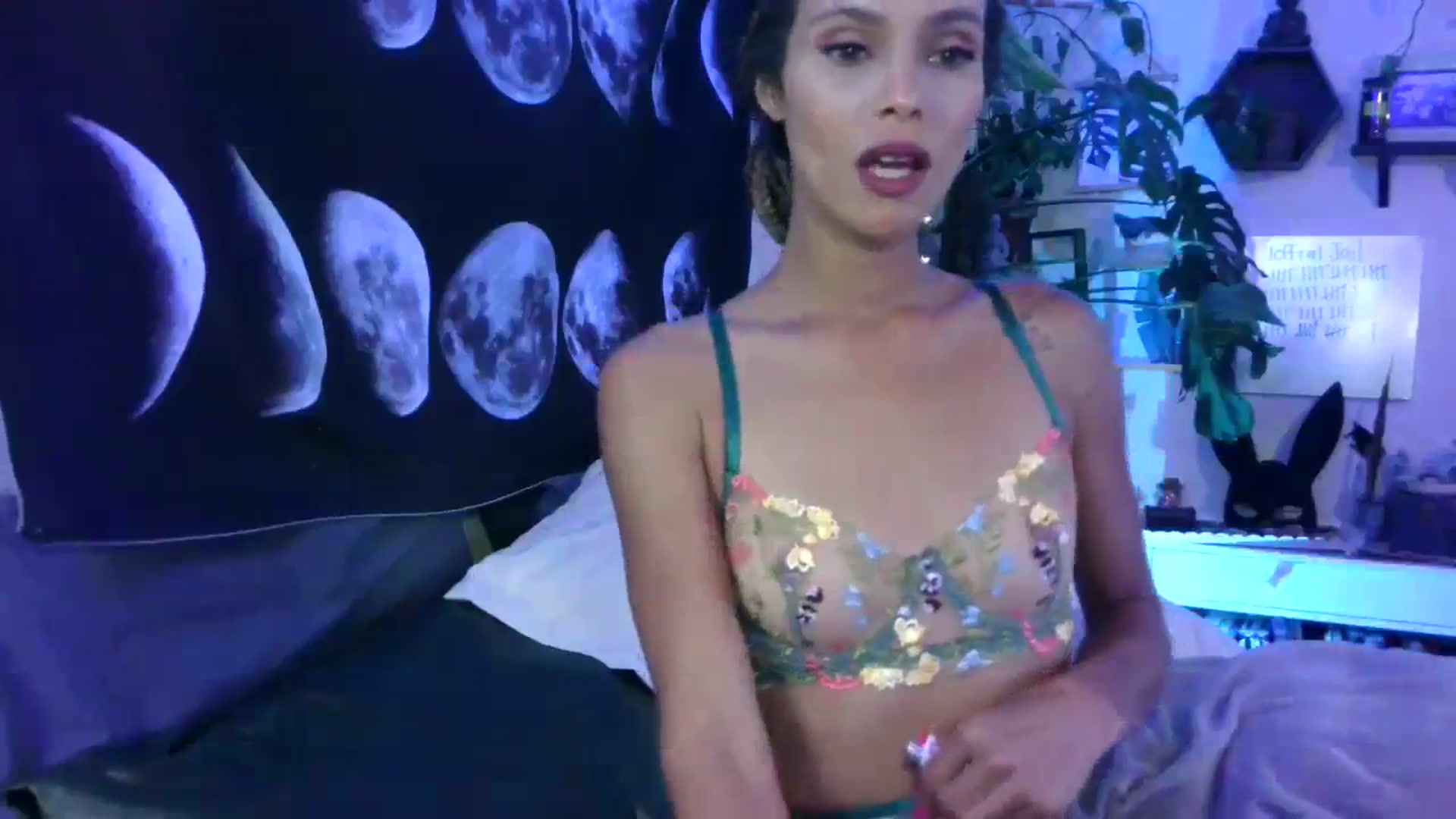 Gallery image thumbnail from LunarLexxx's myfreecams stream on, 08/06/2023, 10:41 image 4 of 20