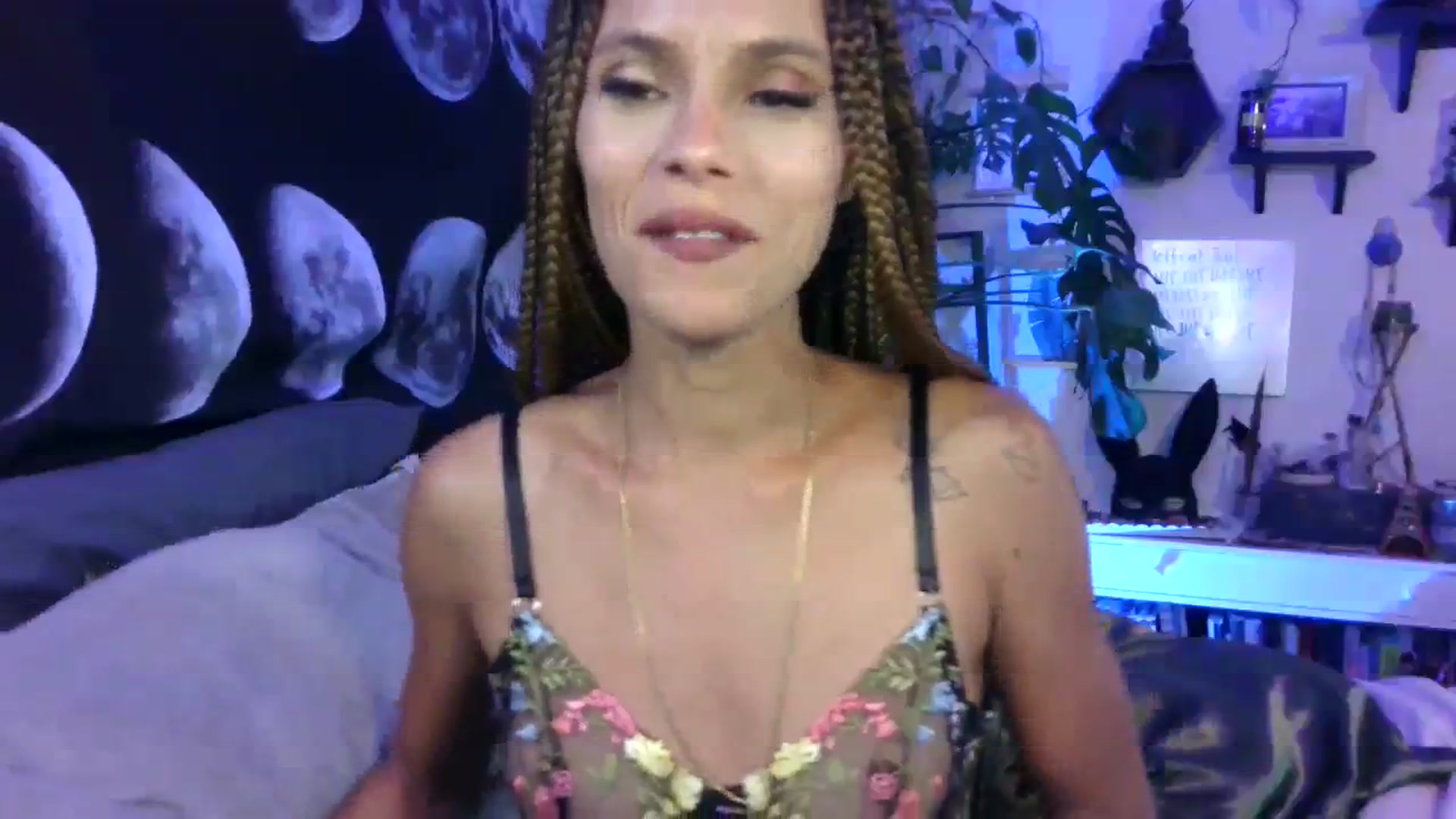 Gallery image thumbnail from LunarLexxx's myfreecams stream on, 08/08/2023, 12:33 image 13 of 20