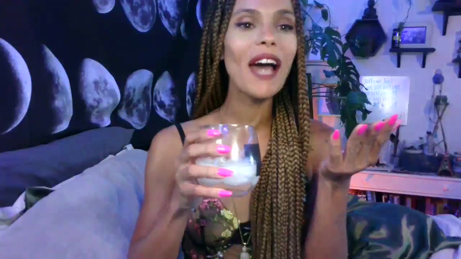 Gallery image thumbnail from LunarLexxx's myfreecams stream on, 08/08/2023, 12:33 image 15 of 20