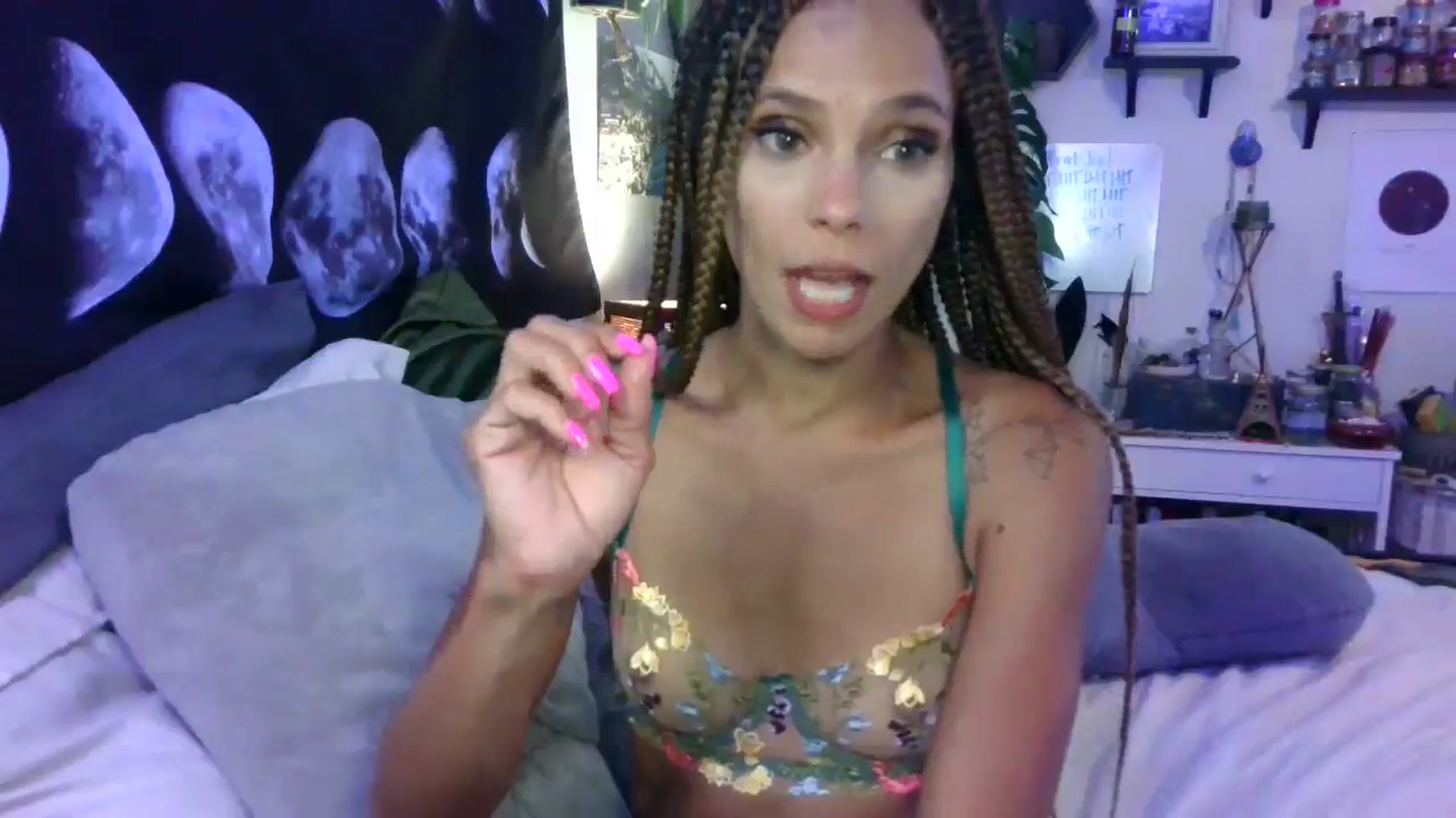Gallery image thumbnail from LunarLexxx's myfreecams stream on, 08/12/2023, 10:02 image 7 of 20