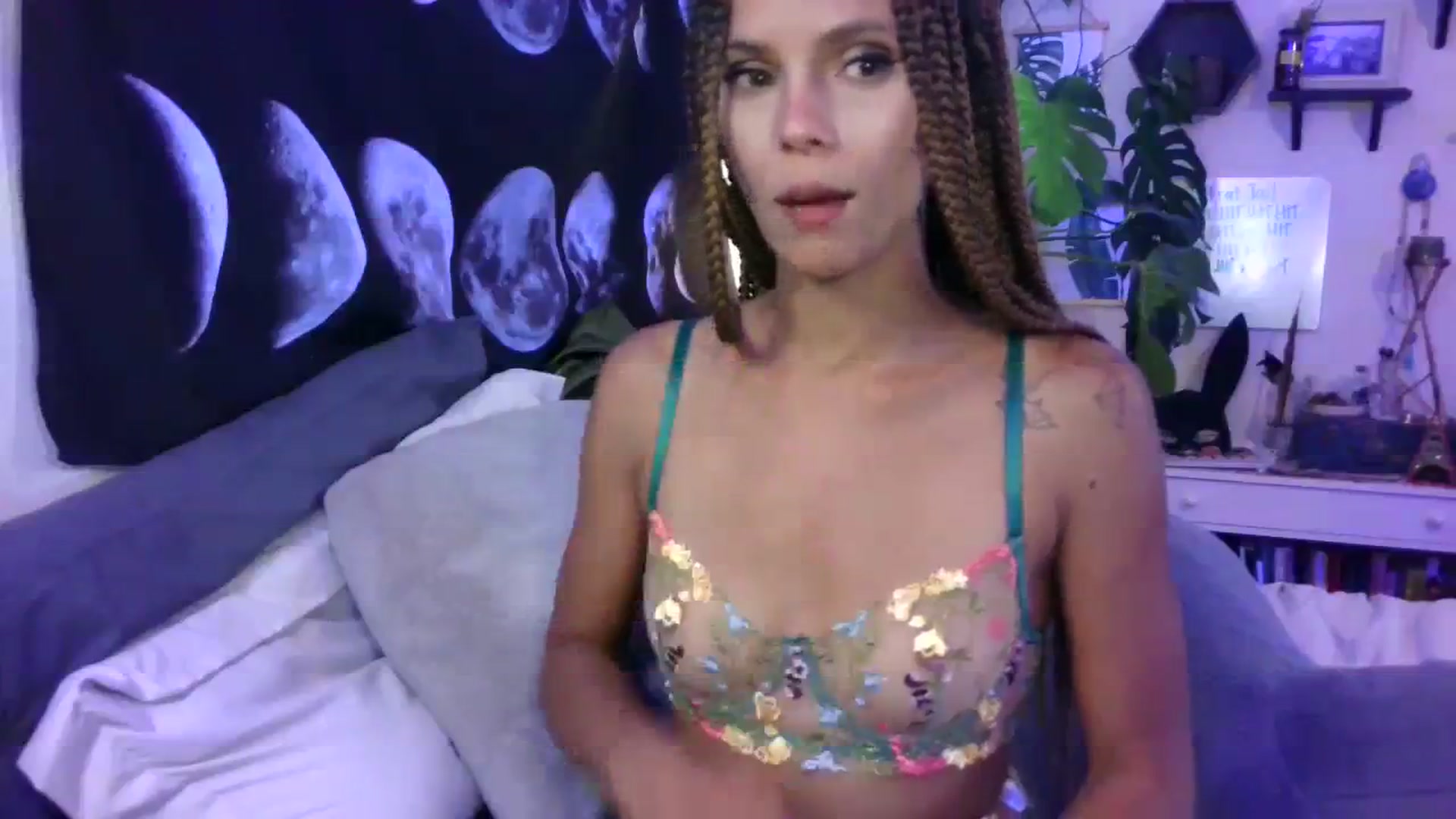 Gallery image thumbnail from LunarLexxx's myfreecams stream on, 08/12/2023, 10:02 image 2 of 20
