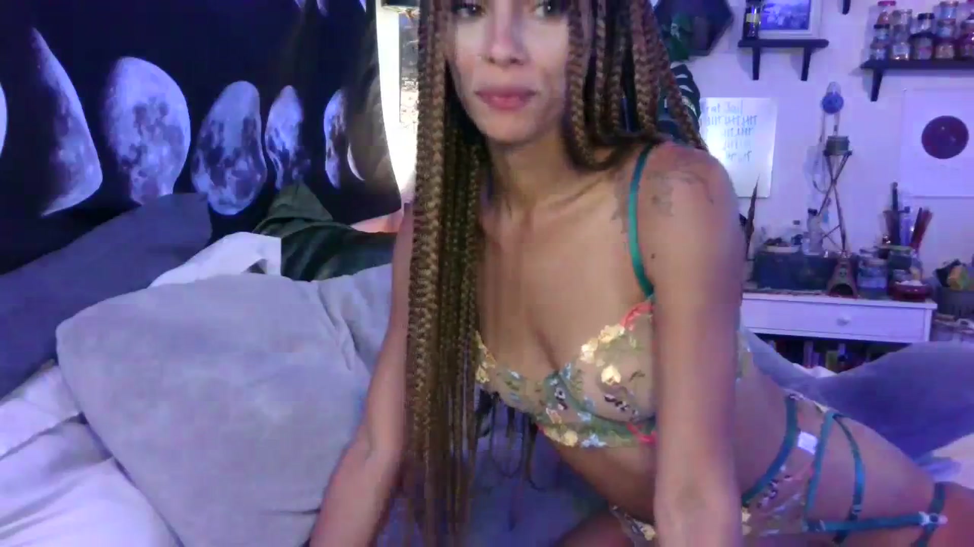 Gallery image thumbnail from LunarLexxx's myfreecams stream on, 08/12/2023, 10:02 image 14 of 20
