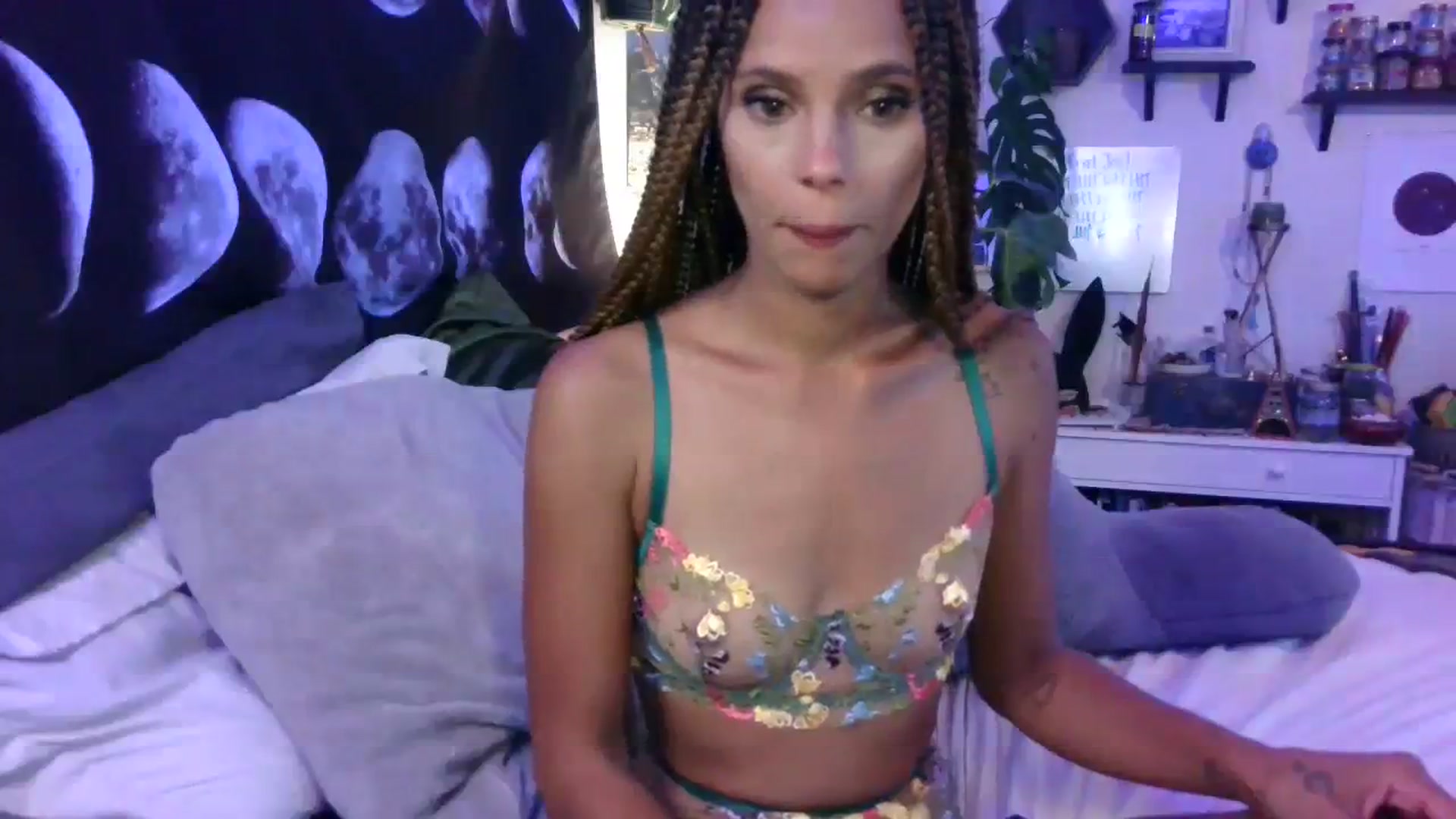 Gallery image thumbnail from LunarLexxx's myfreecams stream on, 08/12/2023, 10:02 image 5 of 20