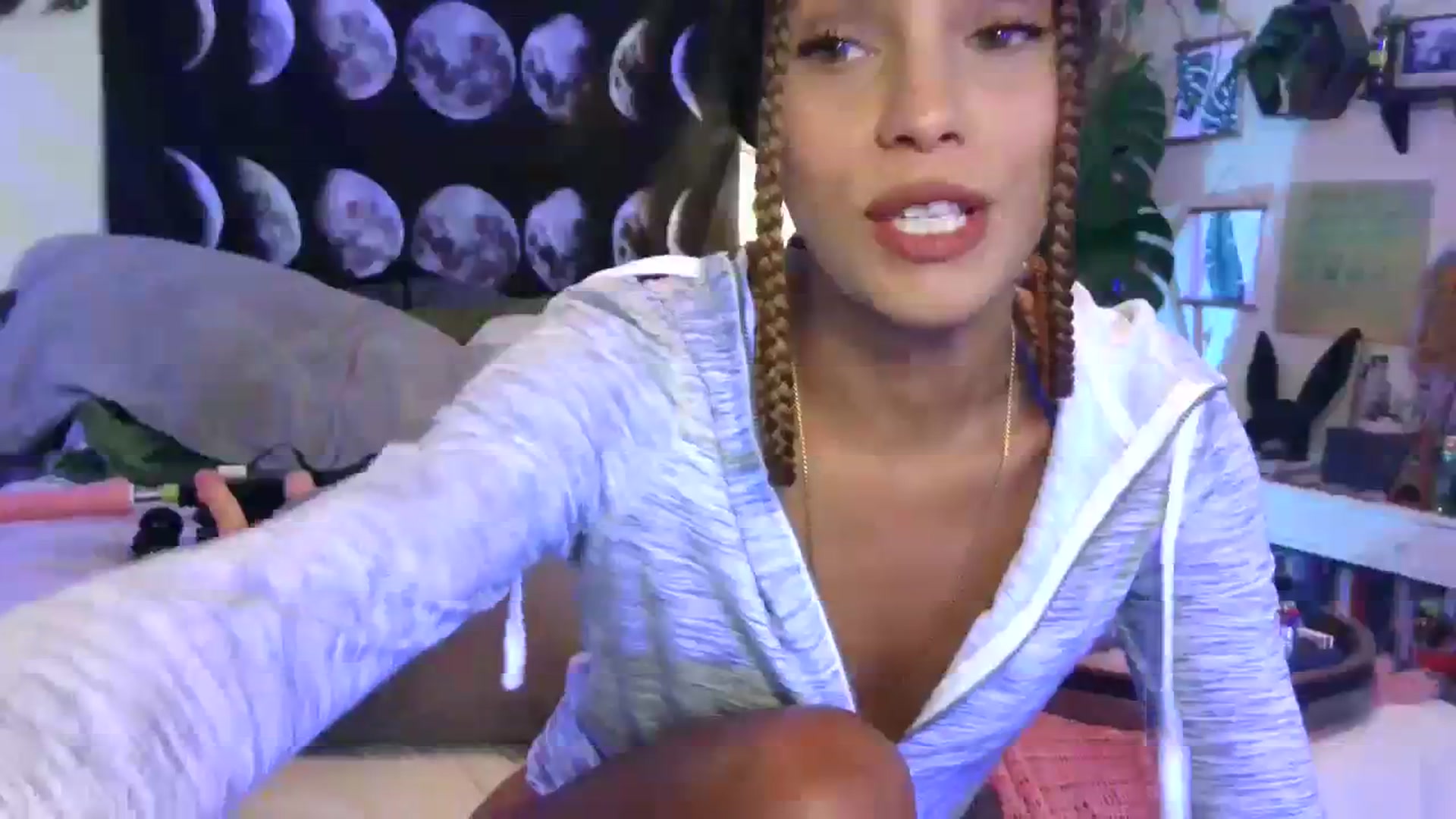Gallery image thumbnail from LunarLexxx's myfreecams stream on, 08/18/2023, 07:00 image 12 of 20