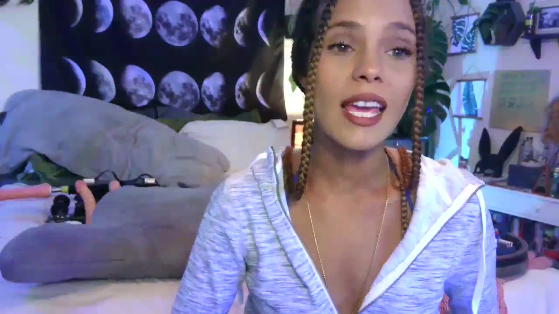 Gallery image thumbnail from LunarLexxx's myfreecams stream on, 08/18/2023, 07:00 image 11 of 20