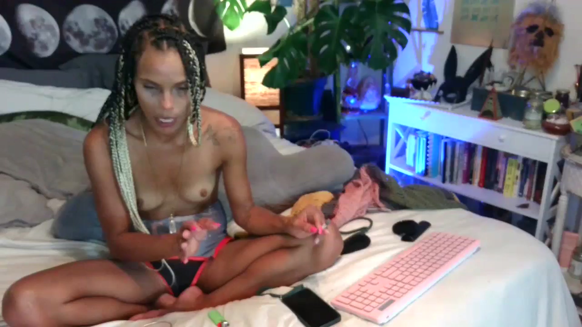 Gallery image thumbnail from LunarLexxx's myfreecams stream on, 08/29/2023, 08:00 image 17 of 20
