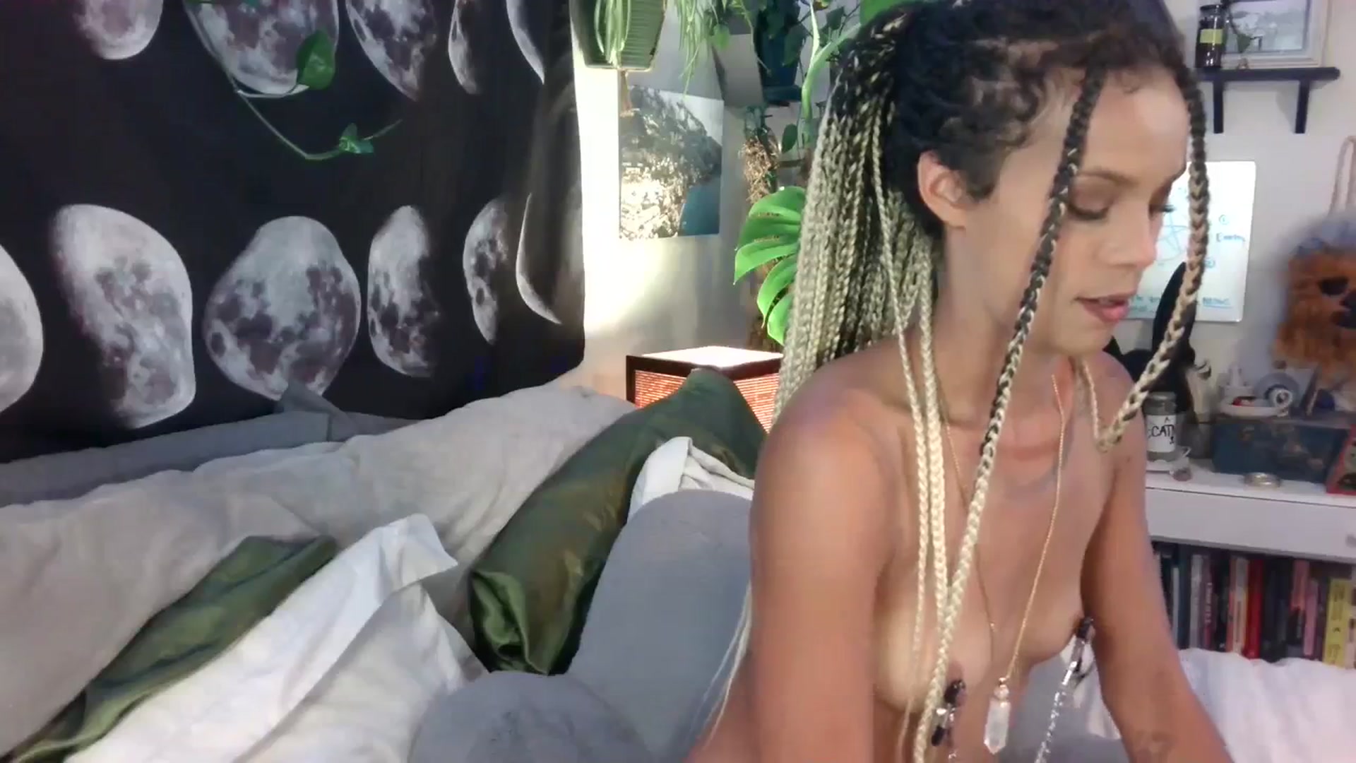 Gallery image thumbnail from LunarLexxx's myfreecams stream on, 10/06/2023, 08:22 image 12 of 20