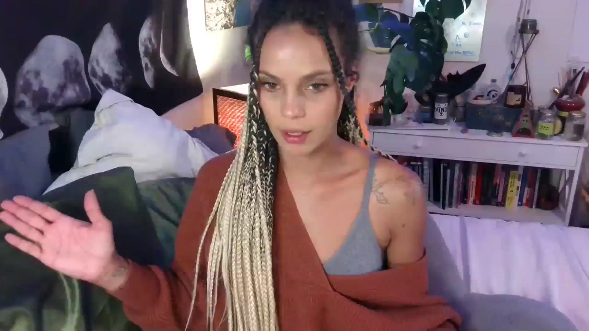 Gallery image thumbnail from LunarLexxx's myfreecams stream on, 10/26/2023, 07:20 image 10 of 20