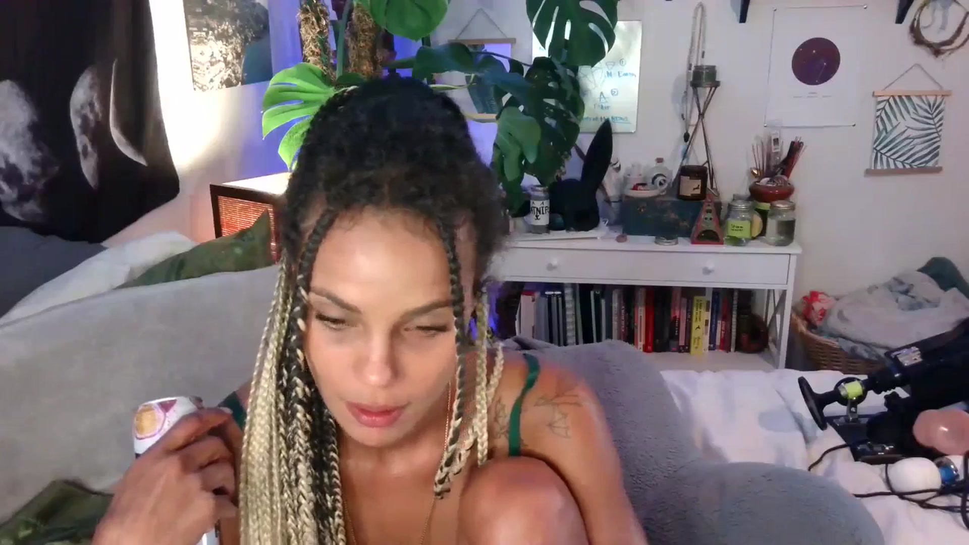 Gallery image thumbnail from LunarLexxx's myfreecams stream on, 10/27/2023, 06:13 image 13 of 20