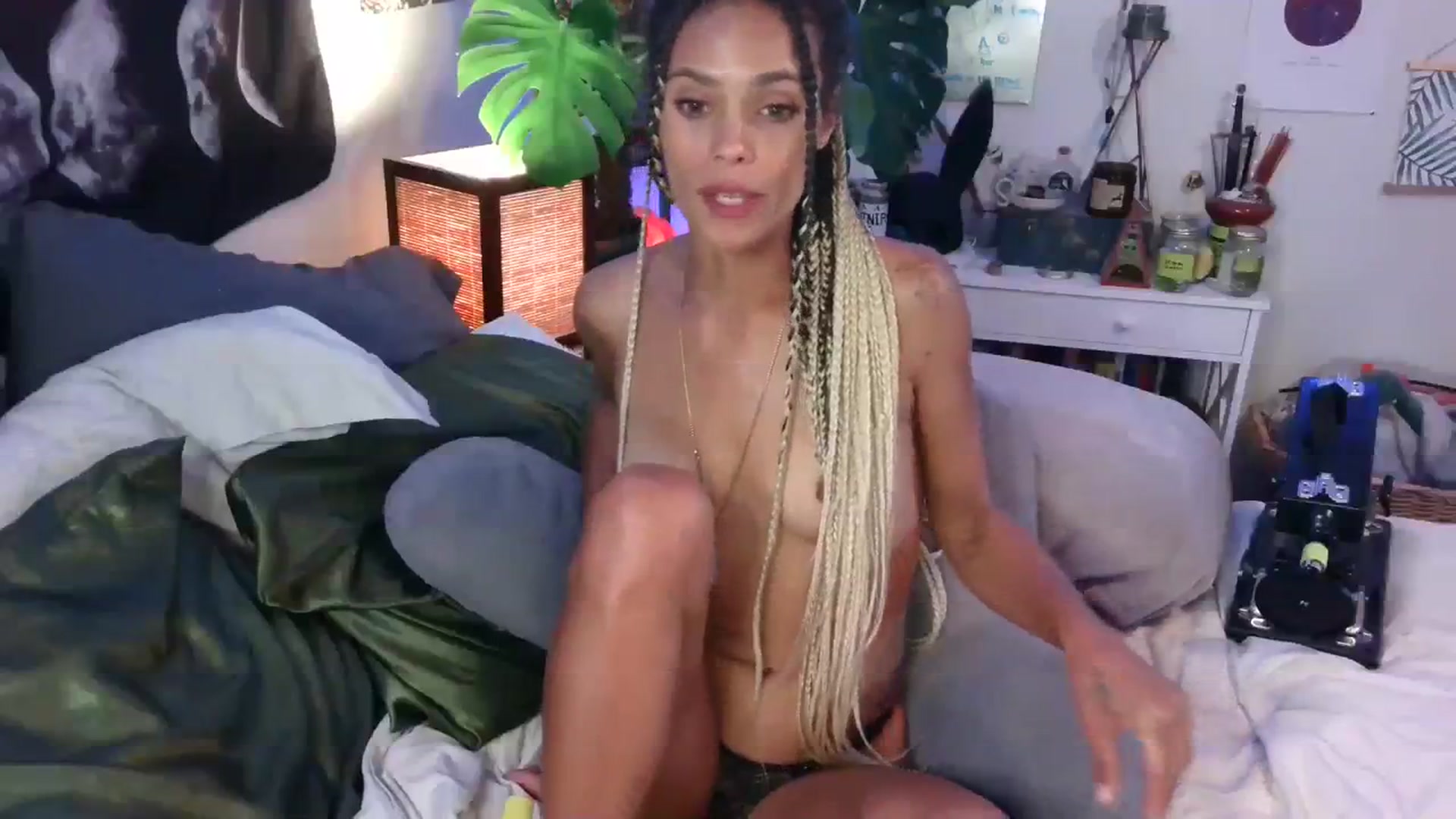 Gallery image thumbnail from LunarLexxx's myfreecams stream on, 10/29/2023, 10:27 image 16 of 20