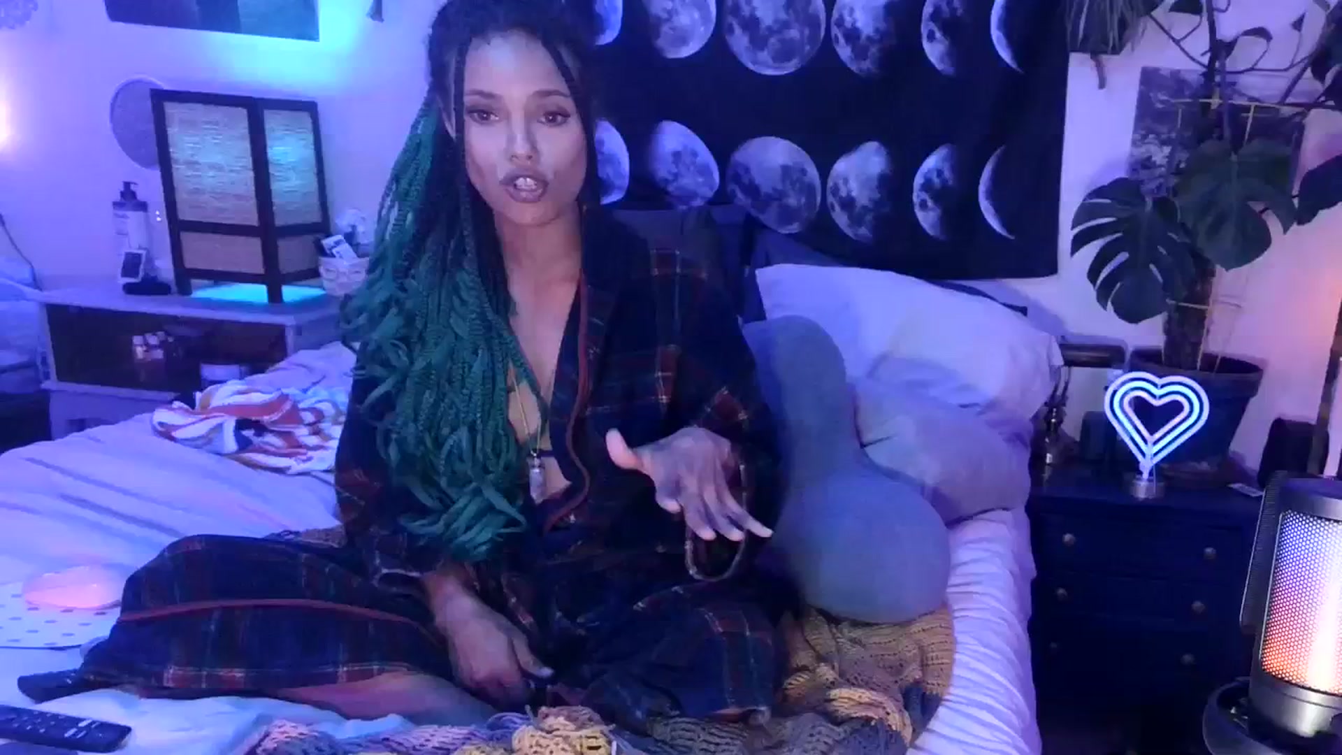 Gallery image thumbnail from LunarLexxx's myfreecams stream on, 03/17/2024, 11:08 image 17 of 20