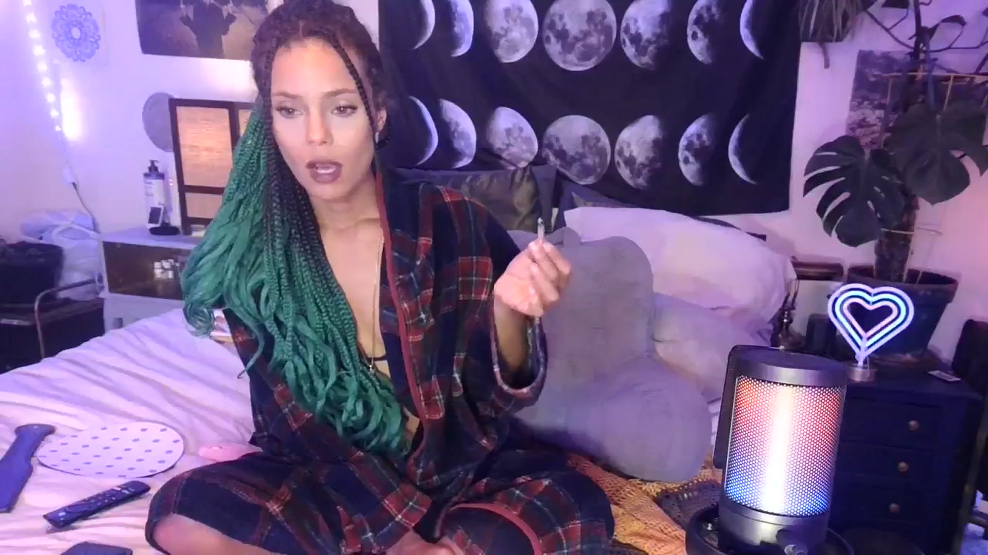 Gallery image thumbnail from LunarLexxx's myfreecams stream on, 03/17/2024, 11:08 image 5 of 20