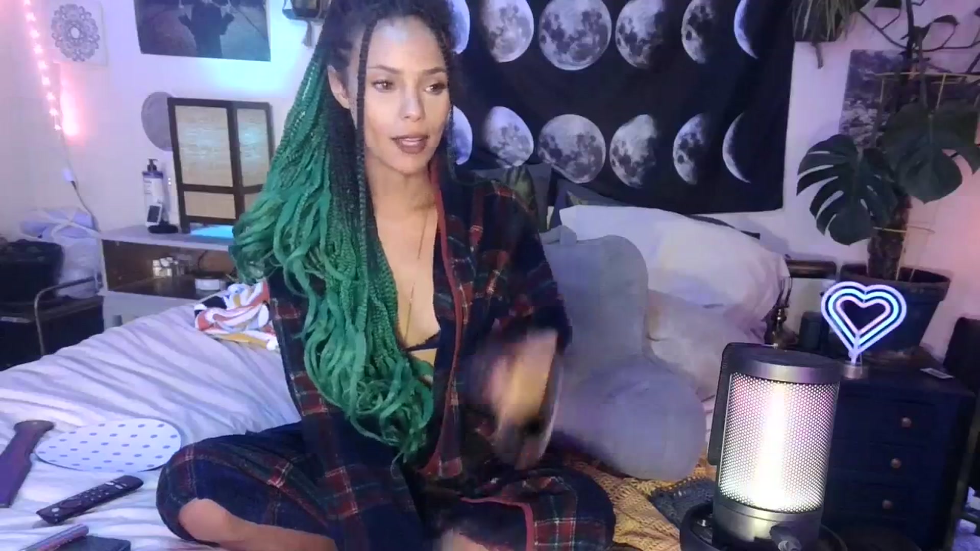 Gallery image thumbnail from LunarLexxx's myfreecams stream on, 03/17/2024, 11:08 image 4 of 20