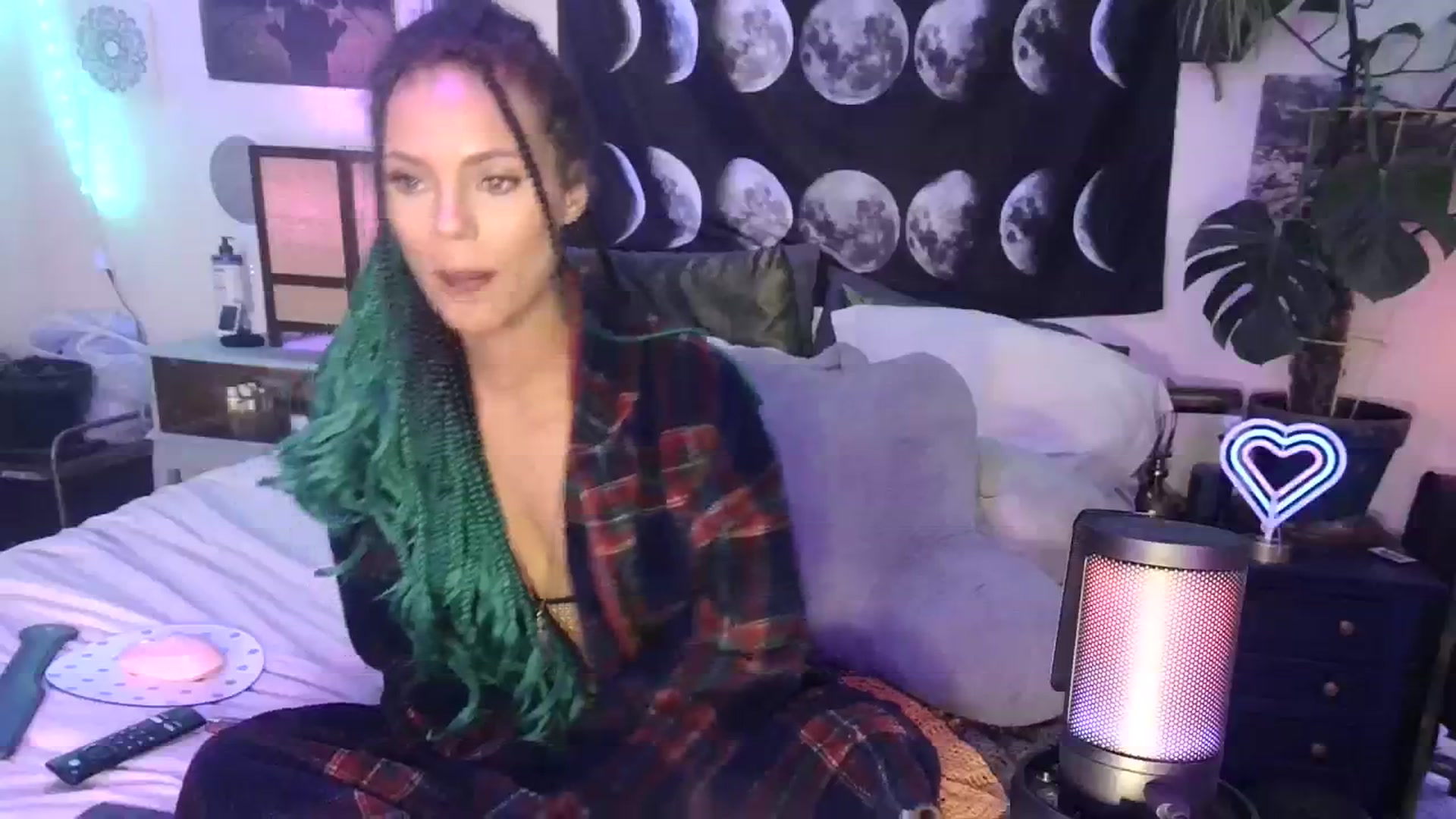 Gallery image thumbnail from LunarLexxx's myfreecams stream on, 03/17/2024, 11:08 image 3 of 20