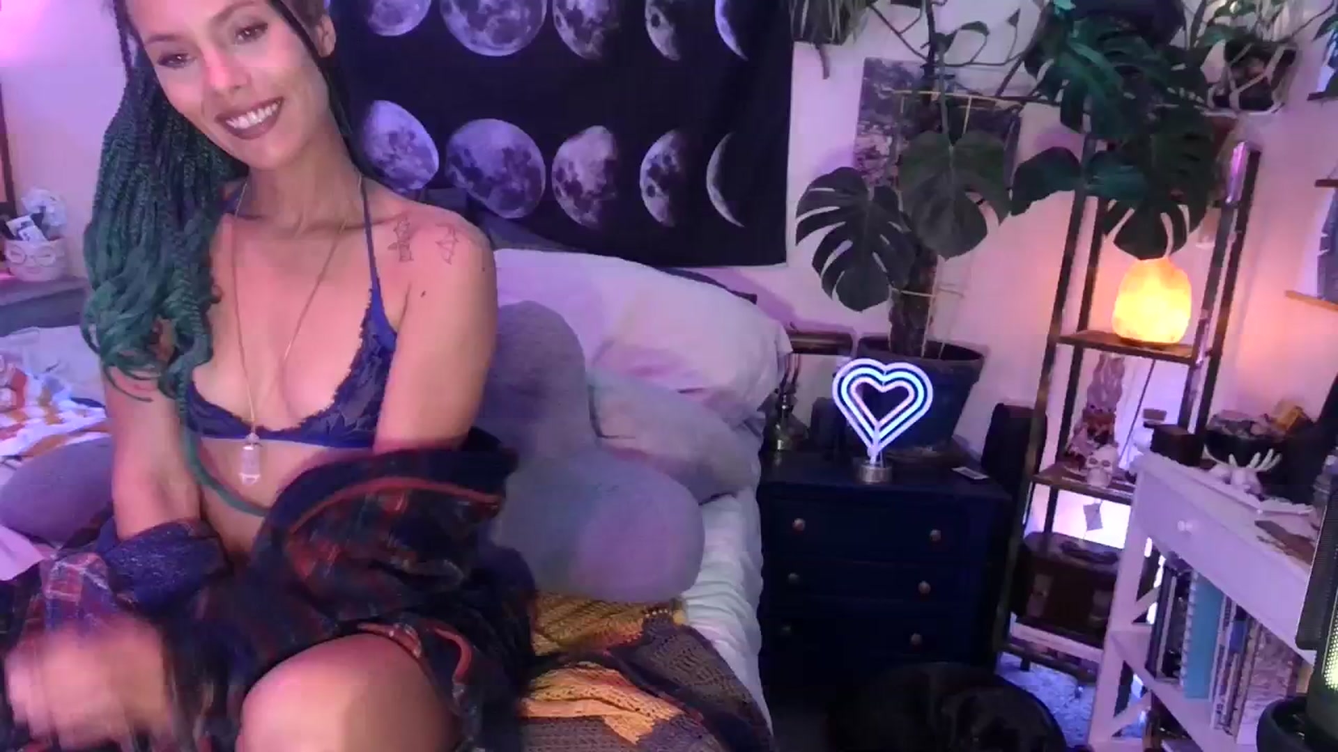Gallery image thumbnail from LunarLexxx's myfreecams stream on, 03/17/2024, 11:08 image 9 of 20