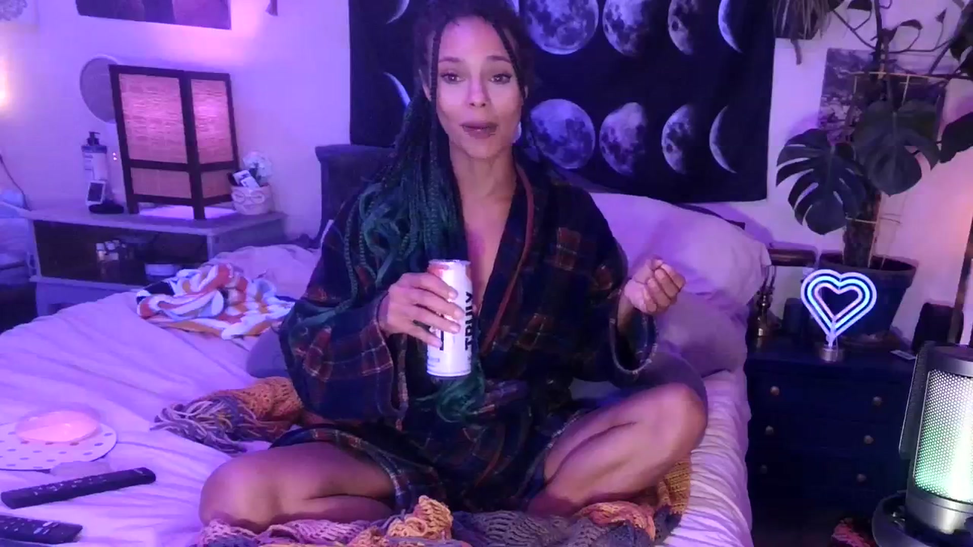 Gallery image thumbnail from LunarLexxx's myfreecams stream on, 03/17/2024, 11:08 image 16 of 20