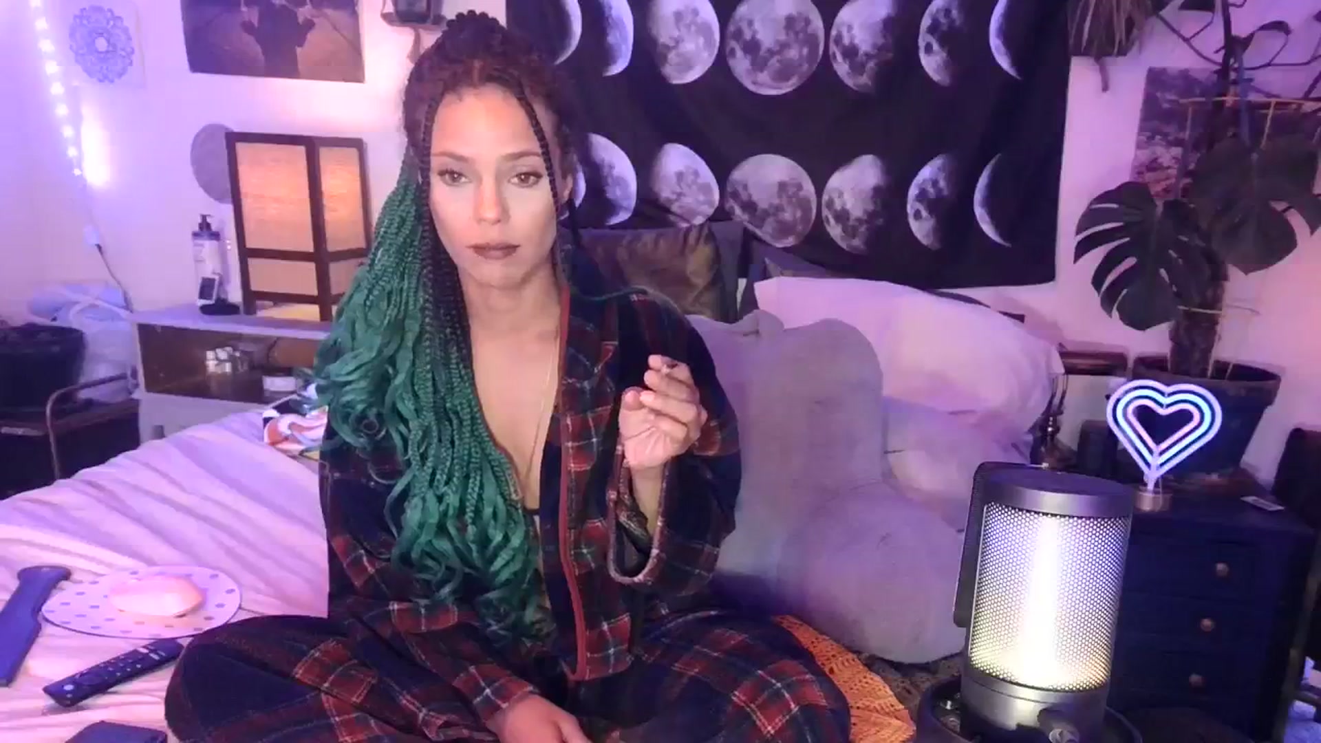 Gallery image thumbnail from LunarLexxx's myfreecams stream on, 03/17/2024, 11:08 image 2 of 20