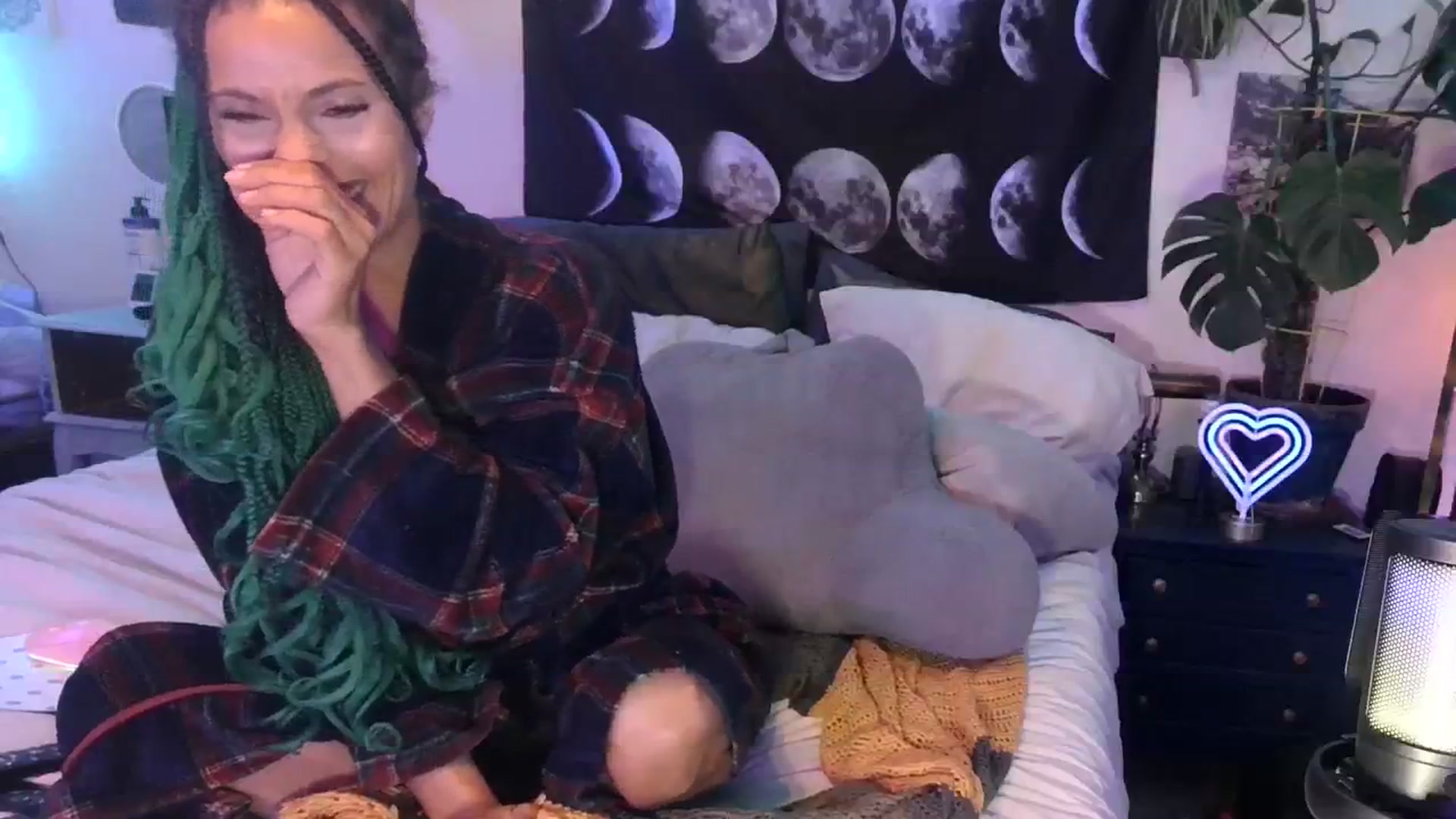Gallery image thumbnail from LunarLexxx's myfreecams stream on, 03/17/2024, 11:08 image 18 of 20