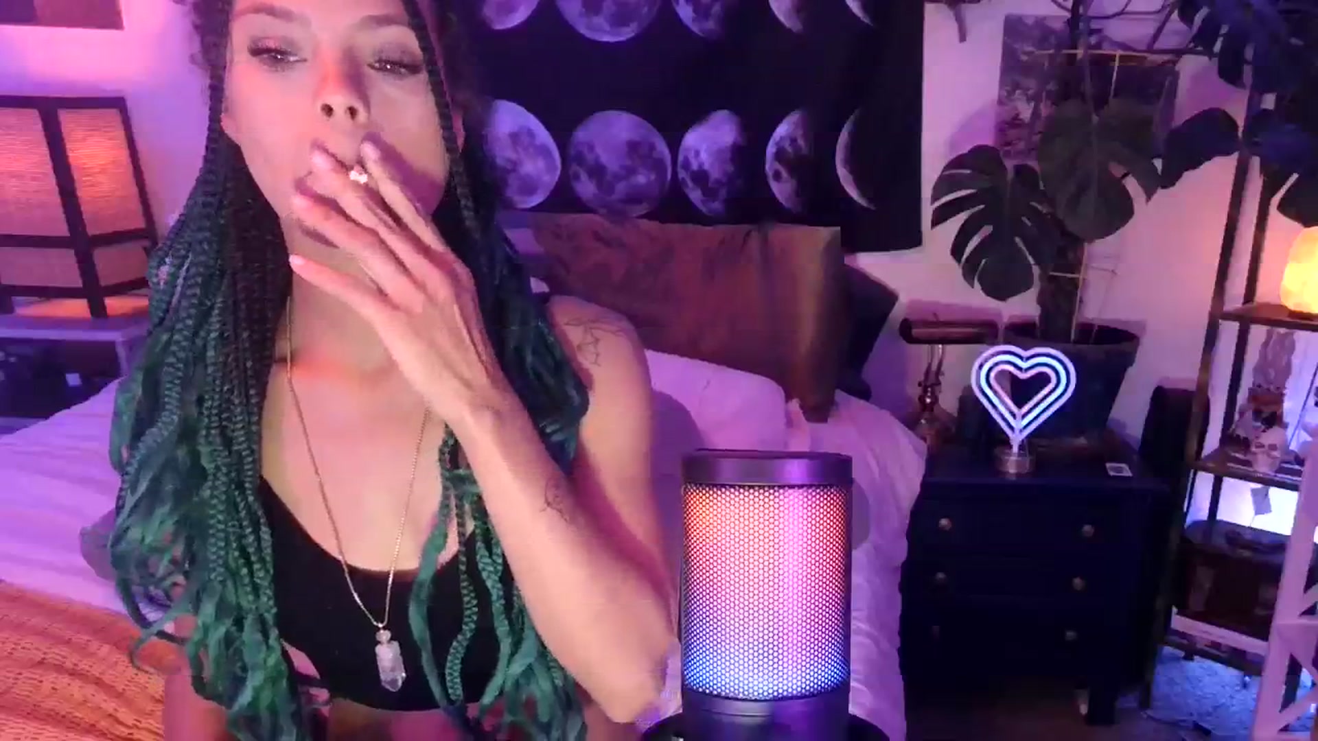 Gallery image thumbnail from LunarLexxx's myfreecams stream on, 03/19/2024, 07:20 image 15 of 20