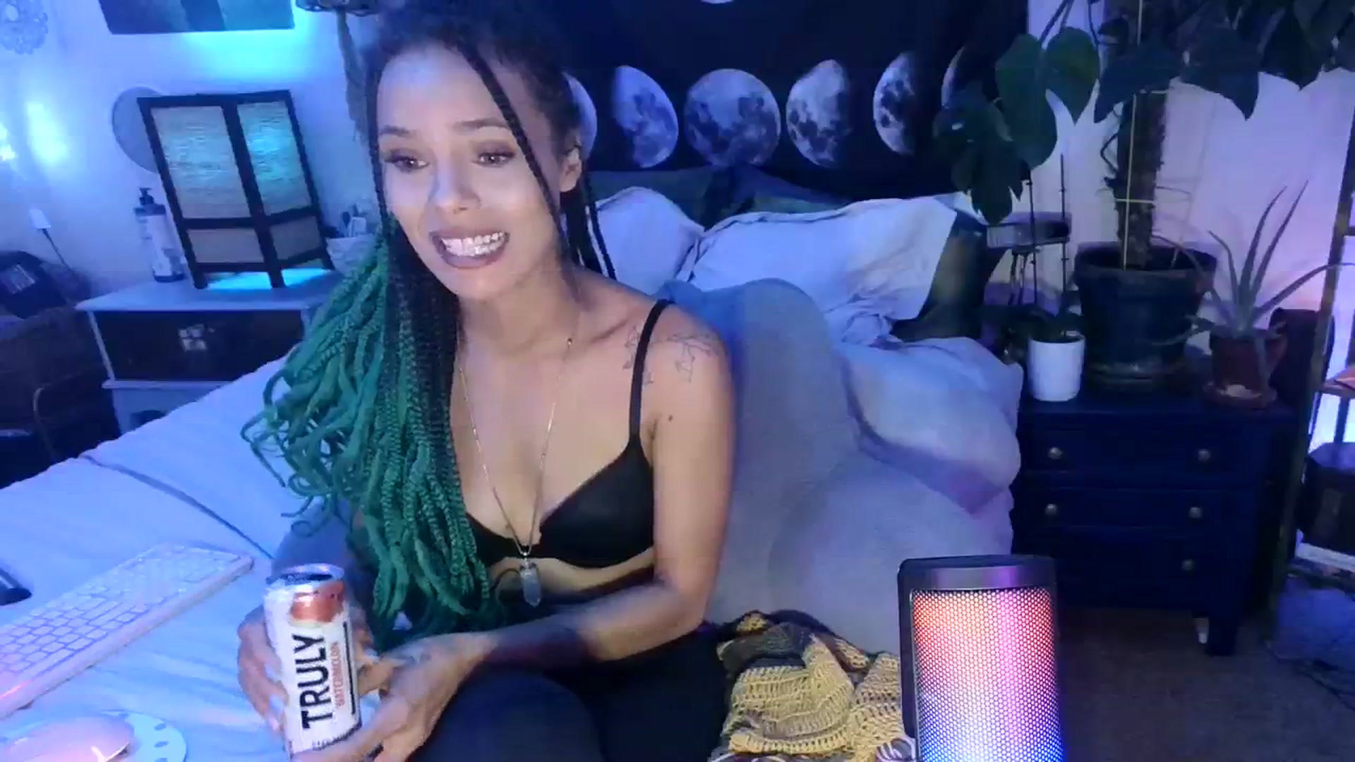 Gallery image thumbnail from LunarLexxx's myfreecams stream on, 03/26/2024, 08:49 image 19 of 20