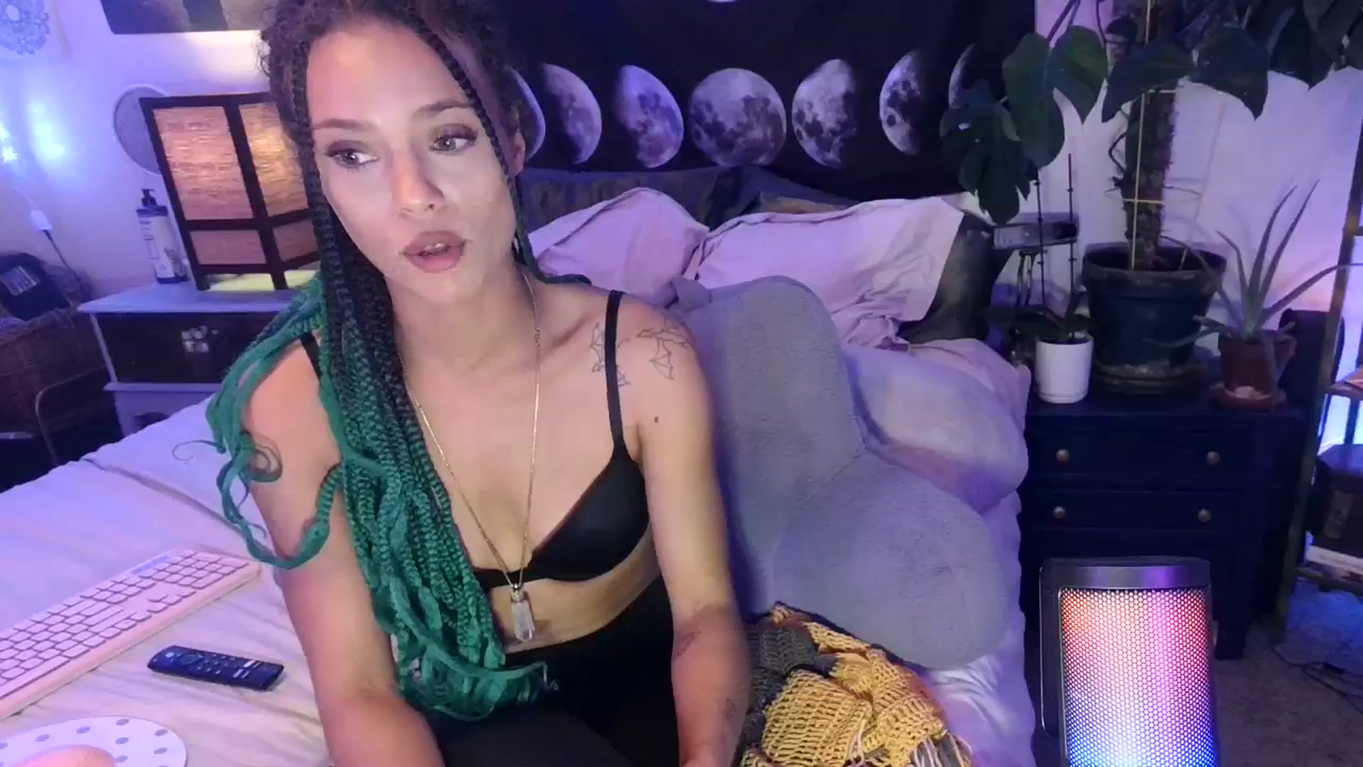 Gallery image thumbnail from LunarLexxx's myfreecams stream on, 03/26/2024, 08:49 image 12 of 20