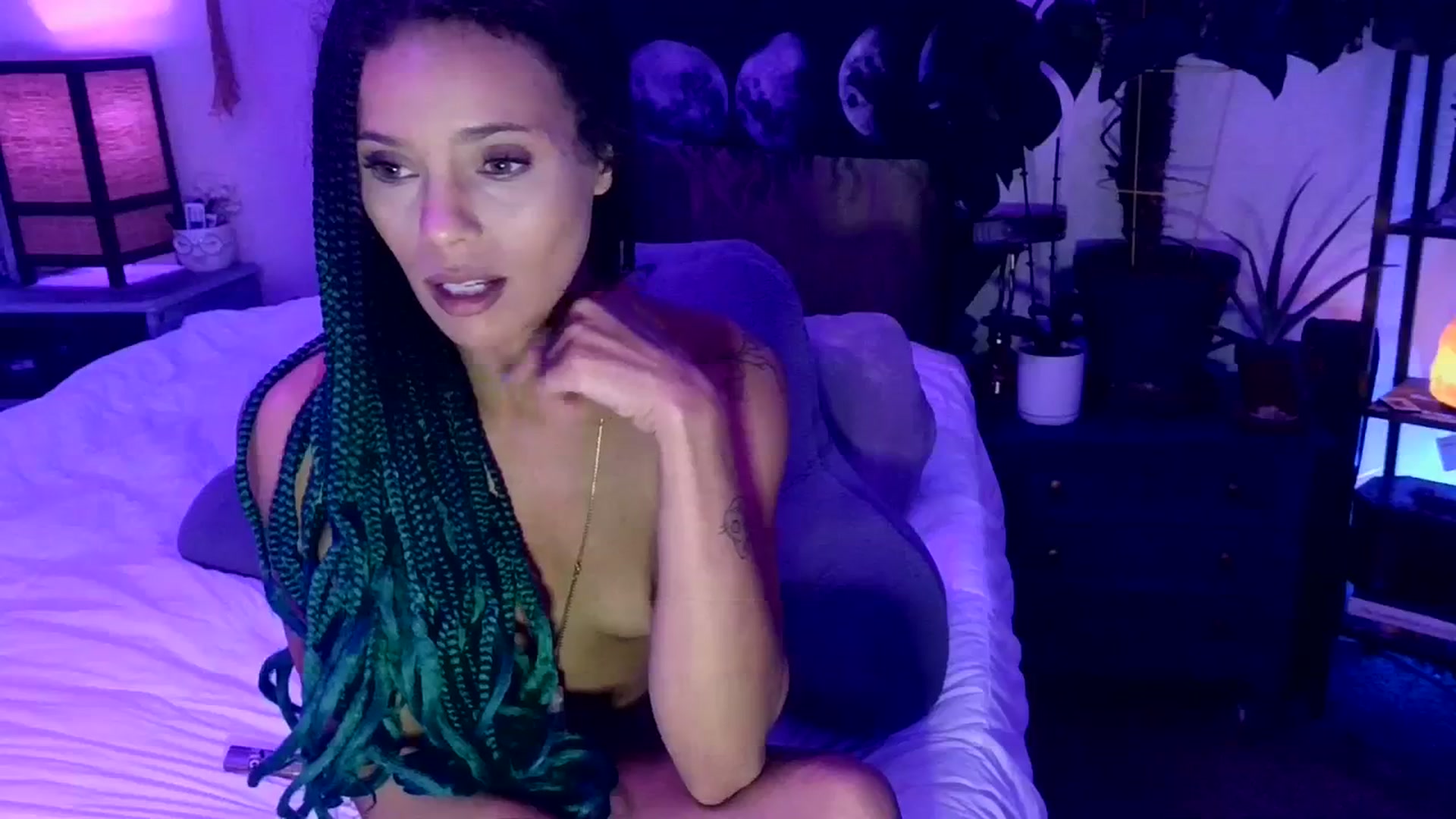 Gallery image thumbnail from LunarLexxx's myfreecams stream on, 03/30/2024, 11:09 image 3 of 20