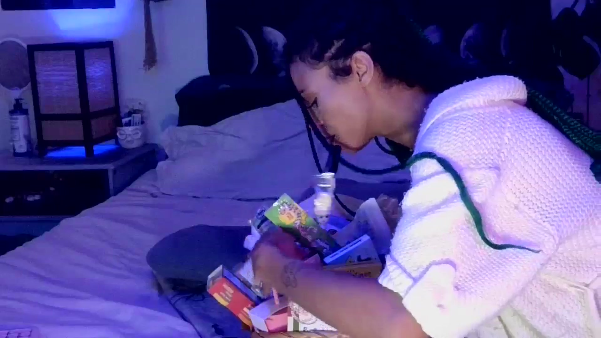 Gallery image thumbnail from LunarLexxx's myfreecams stream on, 03/31/2024, 11:12 image 16 of 20
