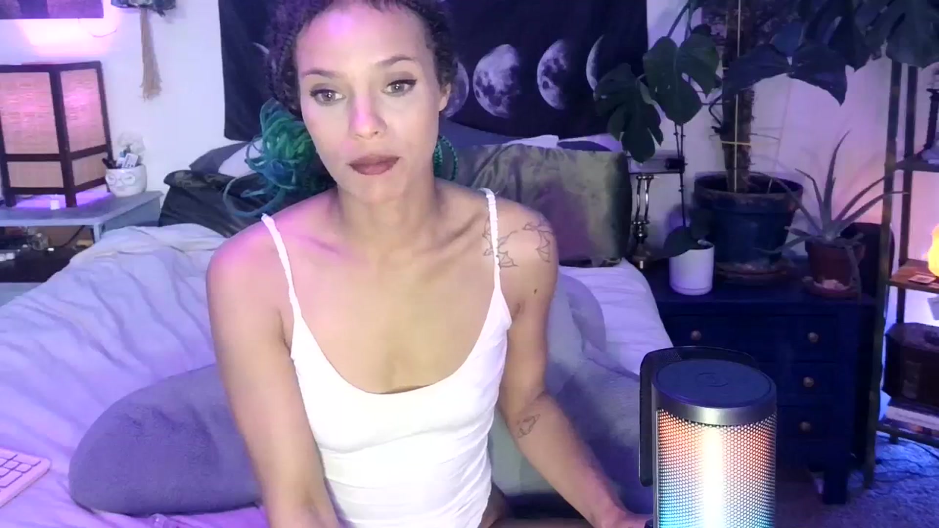 Gallery image thumbnail from LunarLexxx's myfreecams stream on, 04/10/2024, 11:25 image 7 of 20