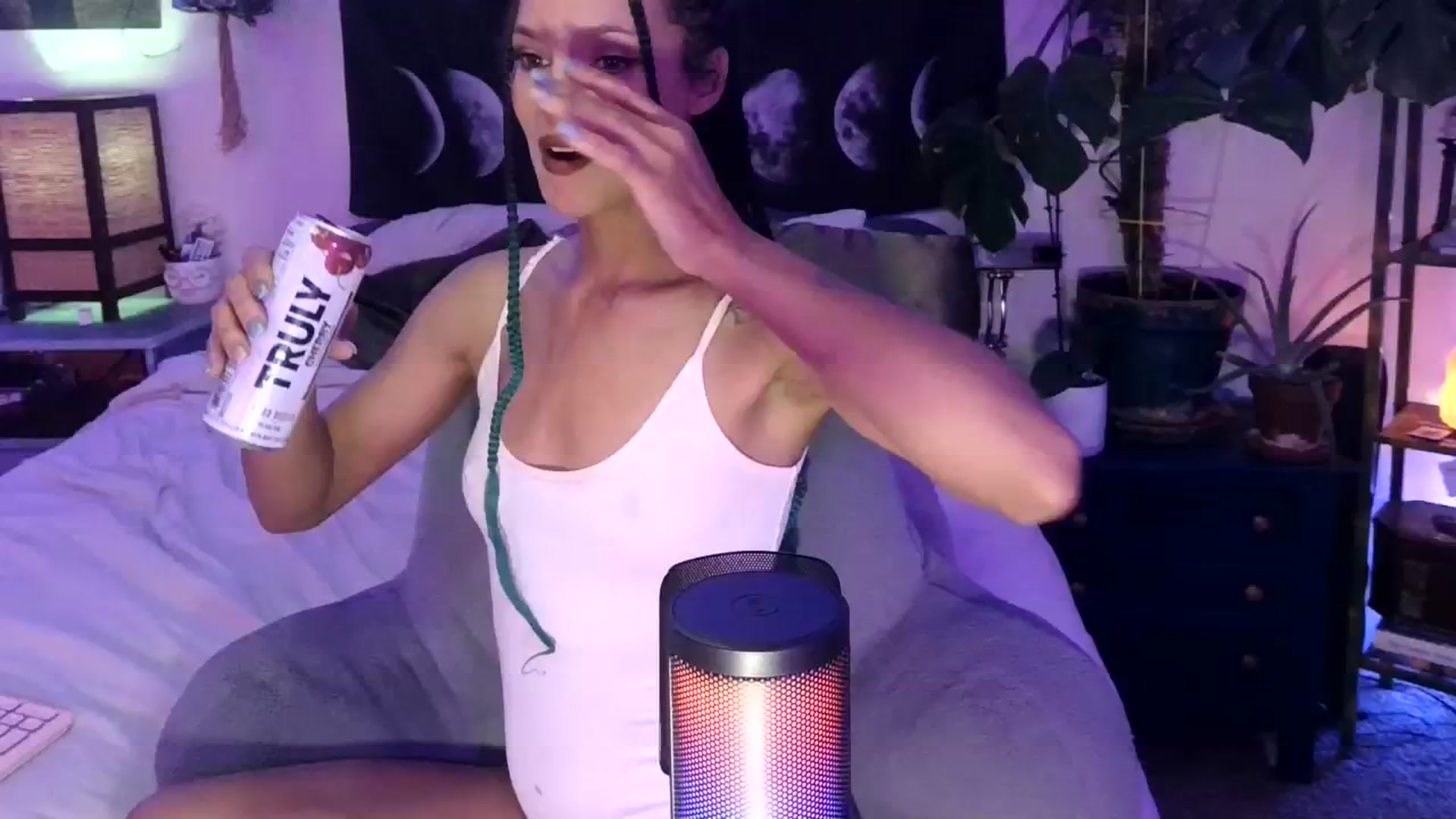 Gallery image thumbnail from LunarLexxx's myfreecams stream on, 04/10/2024, 11:25 image 1 of 20