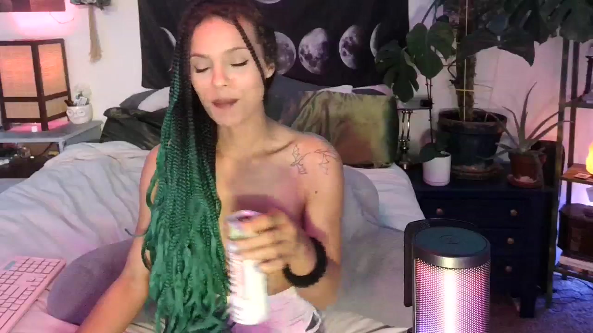 Gallery image thumbnail from LunarLexxx's myfreecams stream on, 04/10/2024, 11:25 image 12 of 20