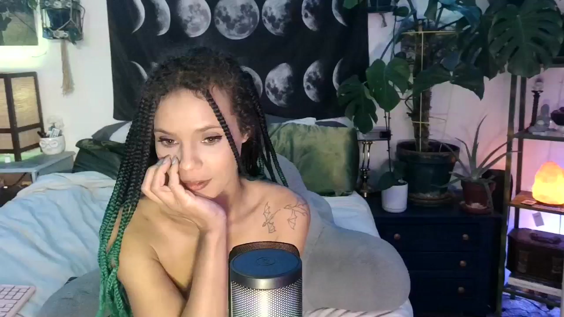 Gallery image thumbnail from LunarLexxx's myfreecams stream on, 04/10/2024, 11:25 image 15 of 20