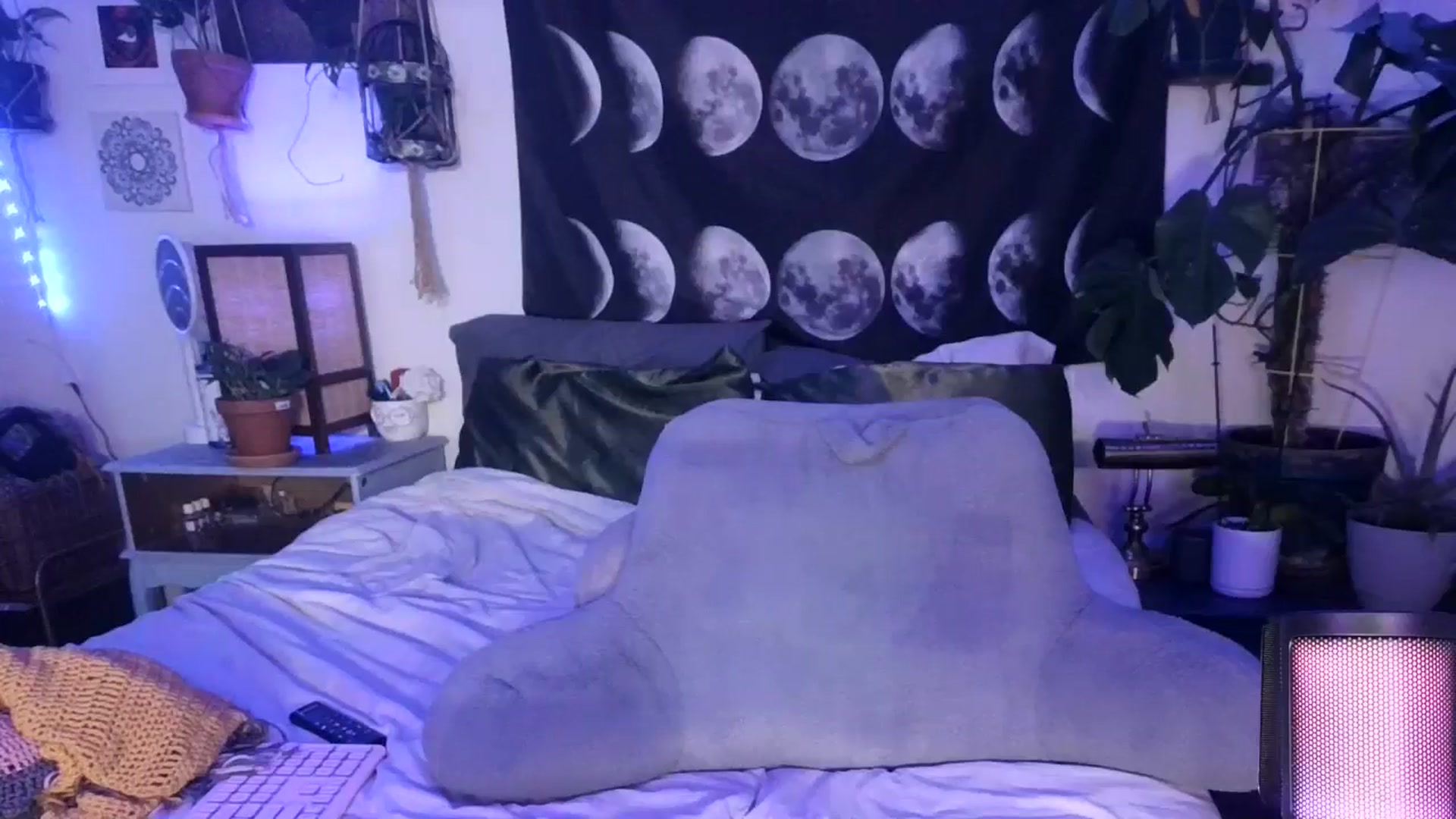 Gallery image thumbnail from LunarLexxx's myfreecams stream on, 04/19/2024, 08:26 image 9 of 20