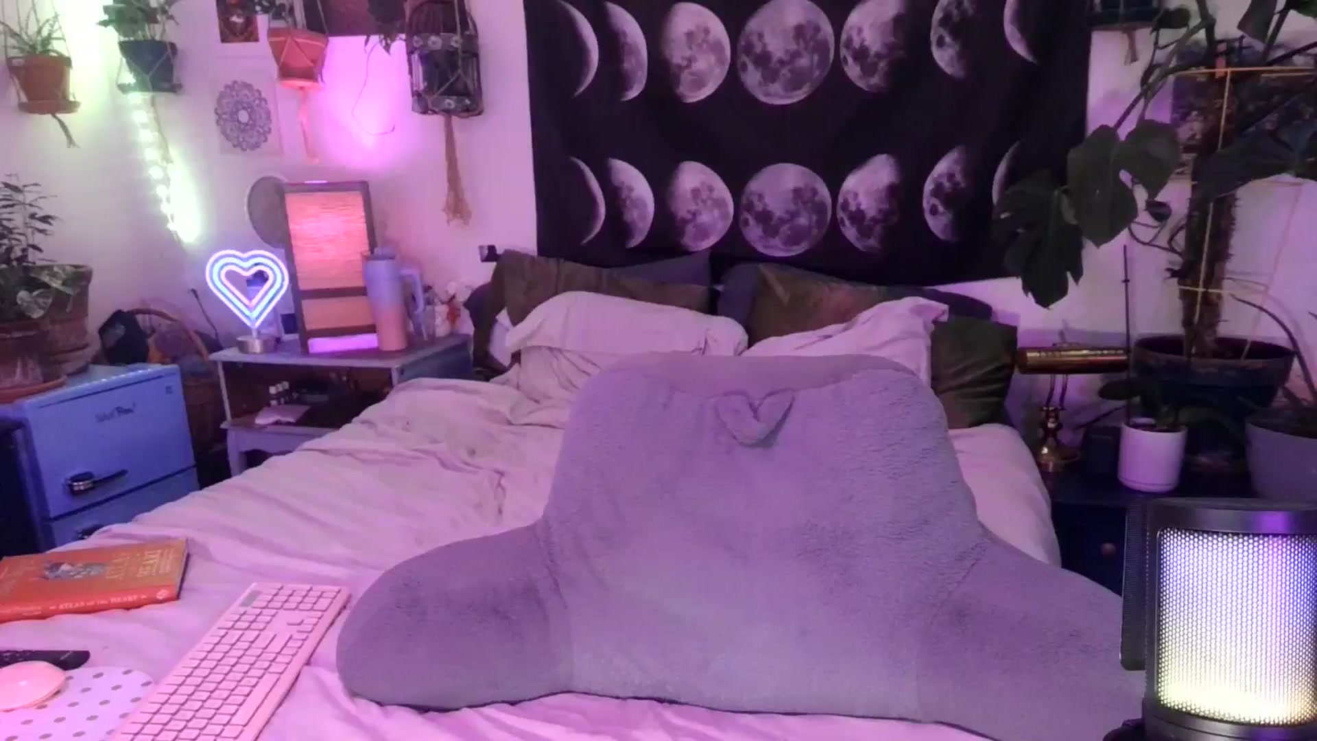 Gallery image thumbnail from LunarLexxx's myfreecams stream on, 04/22/2024, 10:56 image 9 of 20